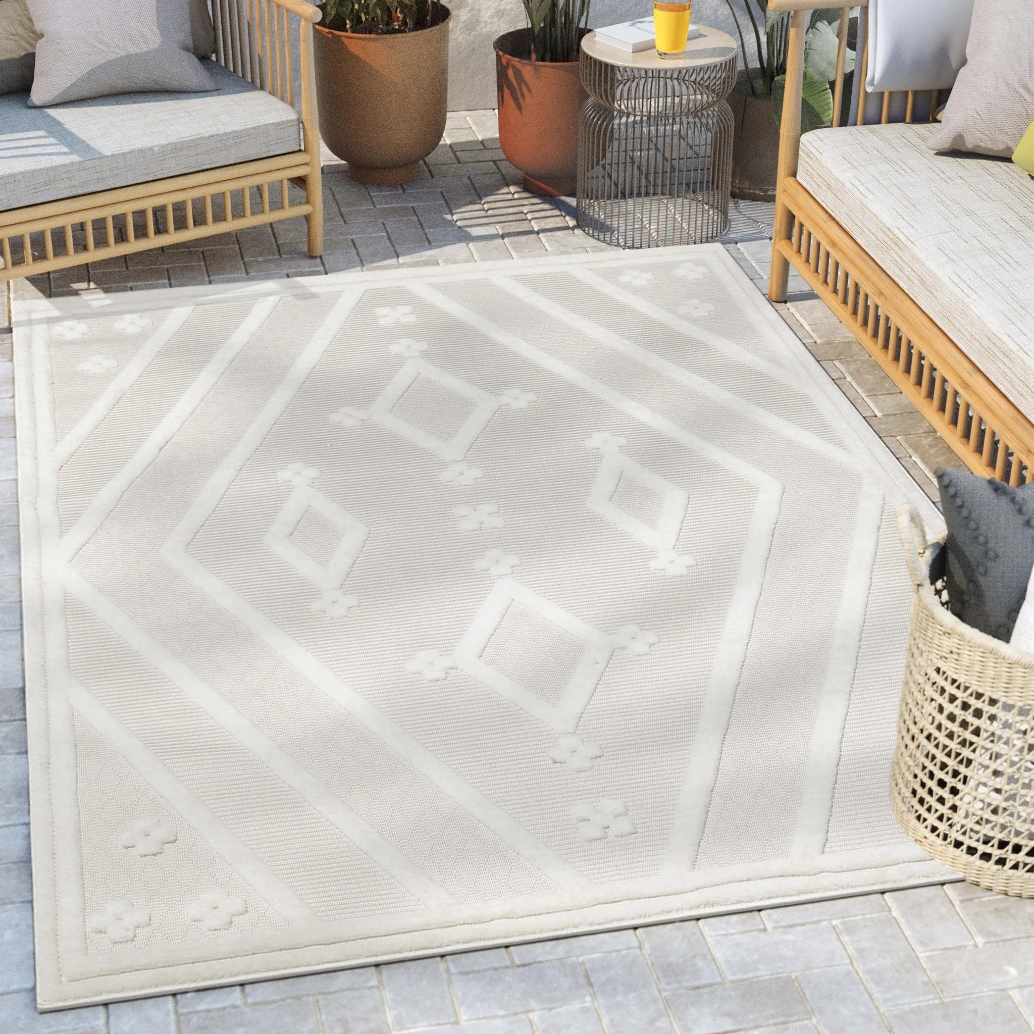 Mali Tribal Diamond Pattern Indoor/Outdoor Ivory High-Low Rug Well Woven
