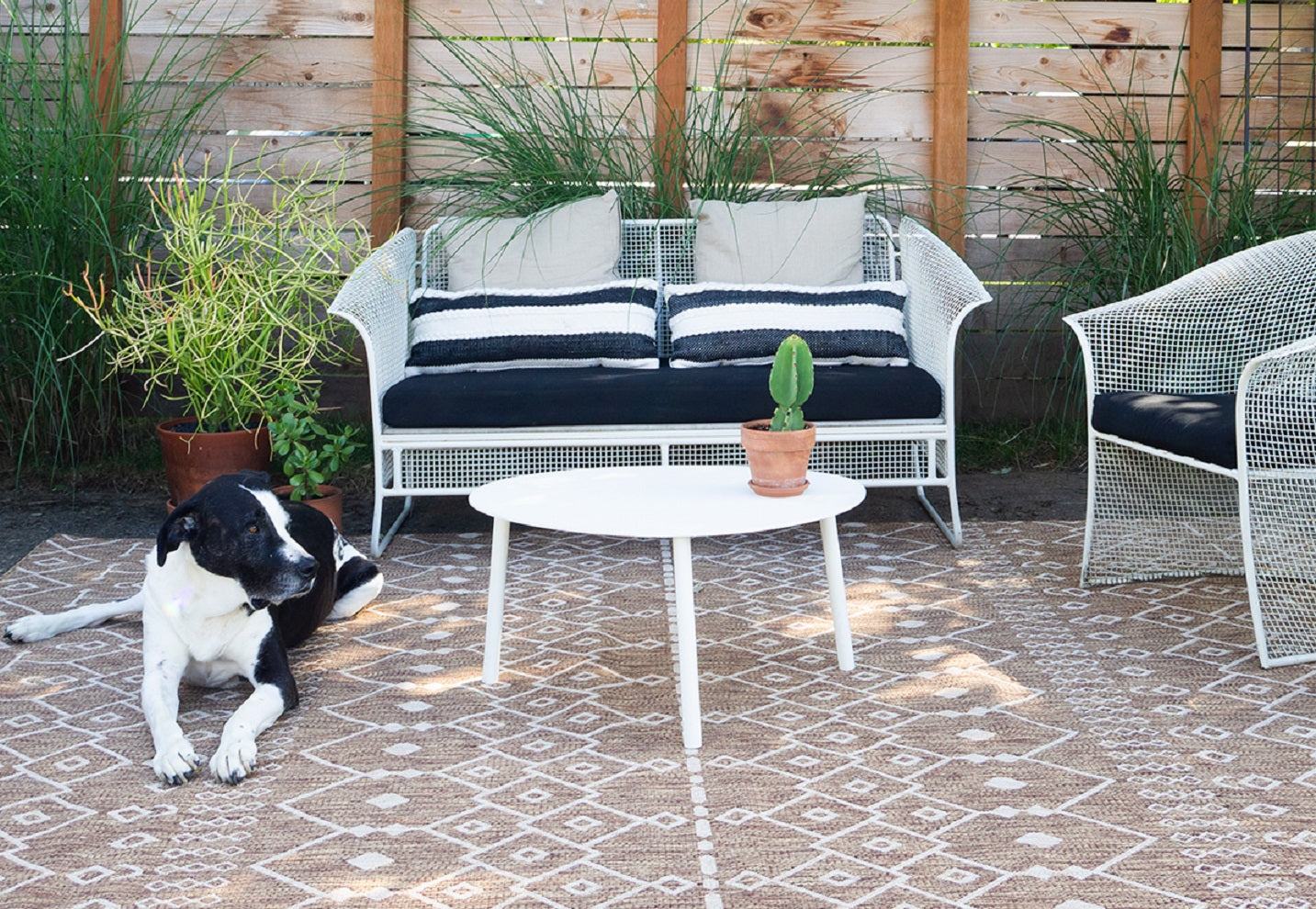 5 Ways to Style Your Outdoor Rug