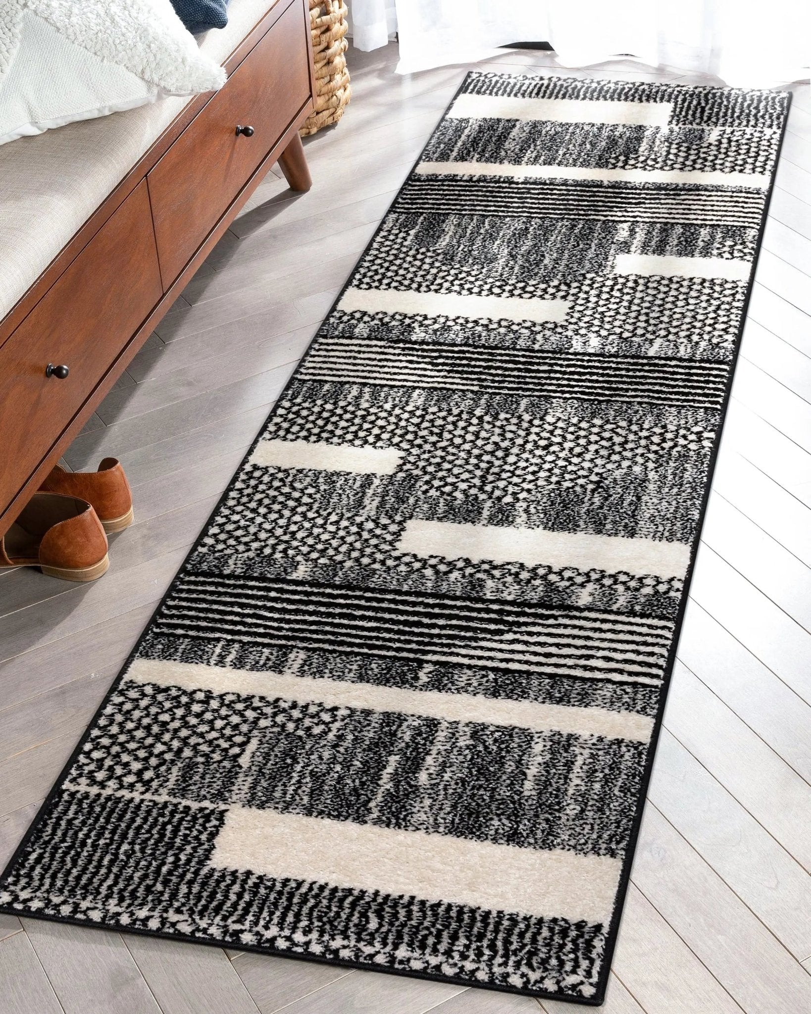 Black Dark Grey:runner