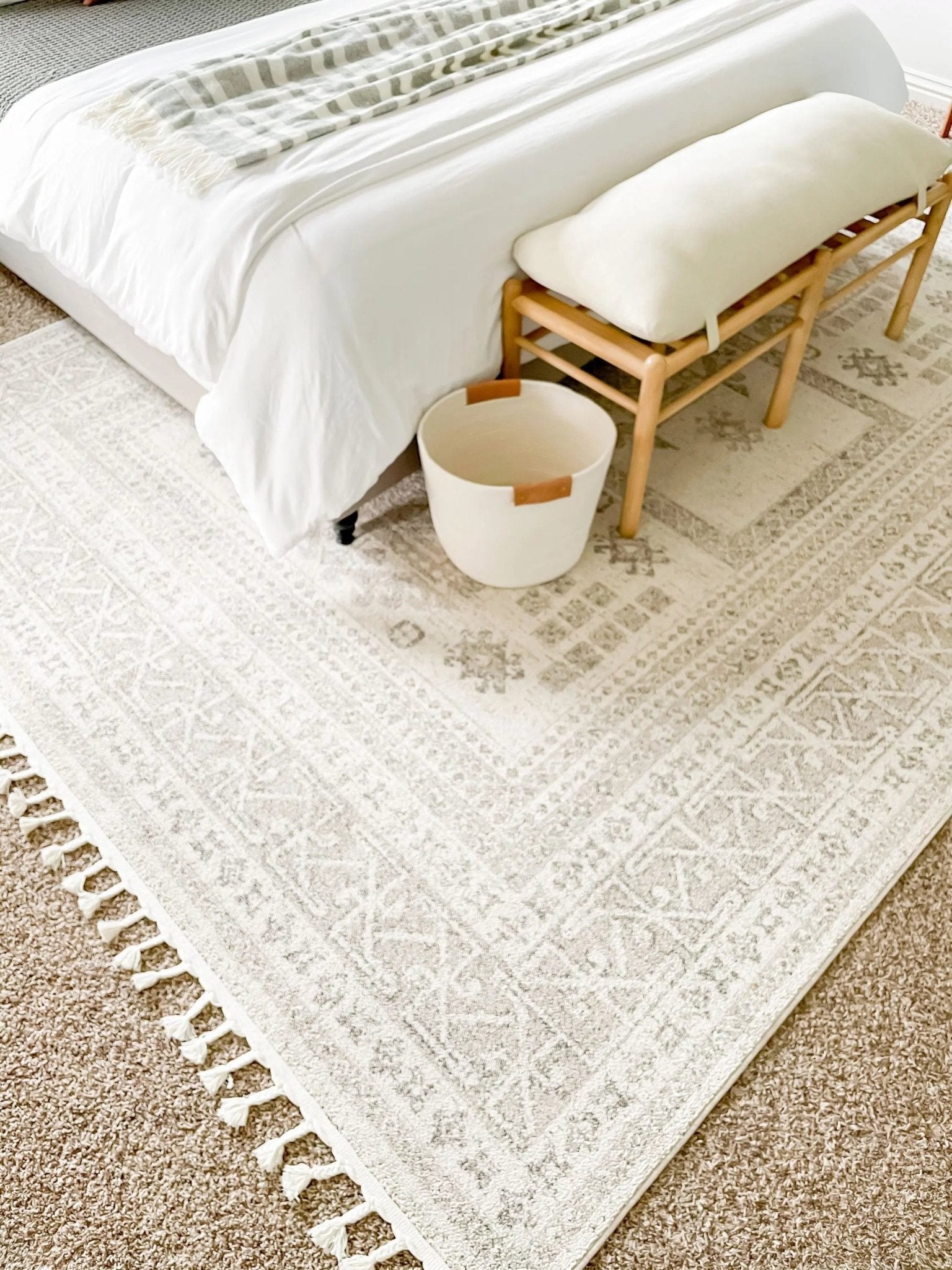 Carina Tribal Medallion Beige Kilim-Style Rug Well Woven