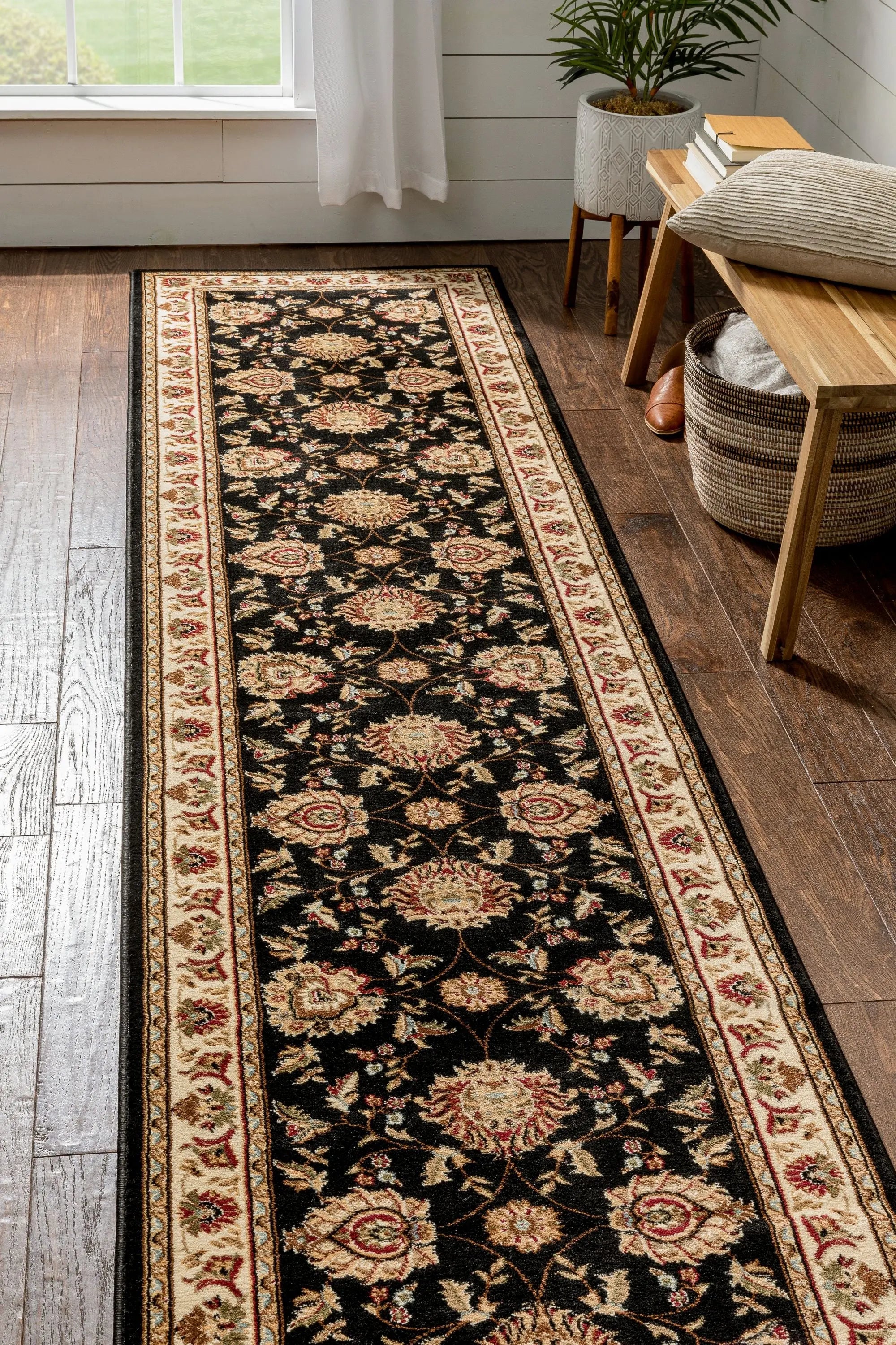 Abbasi Black Traditional Rug Well Woven