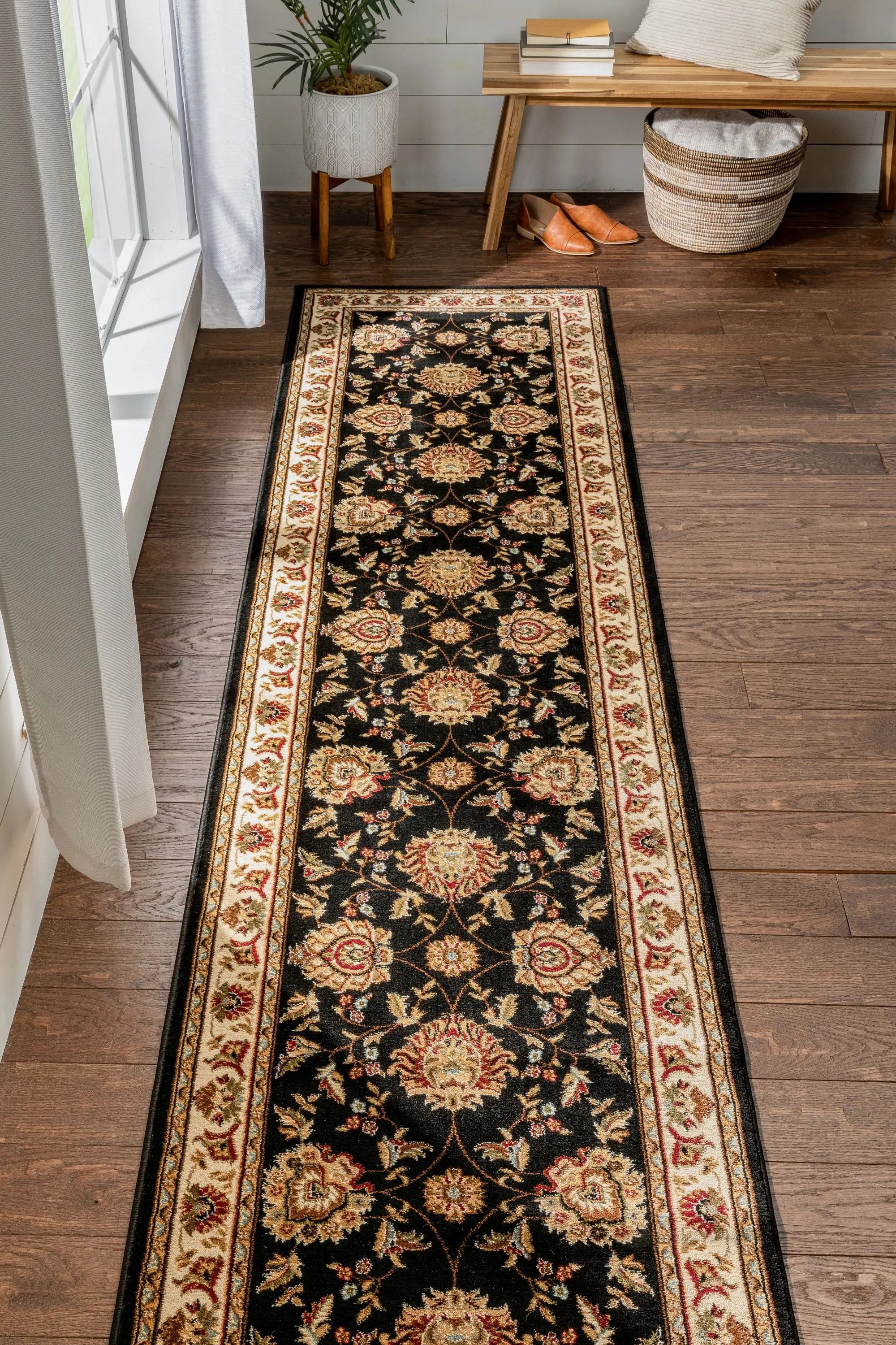 Abbasi Black Traditional Rug Well Woven