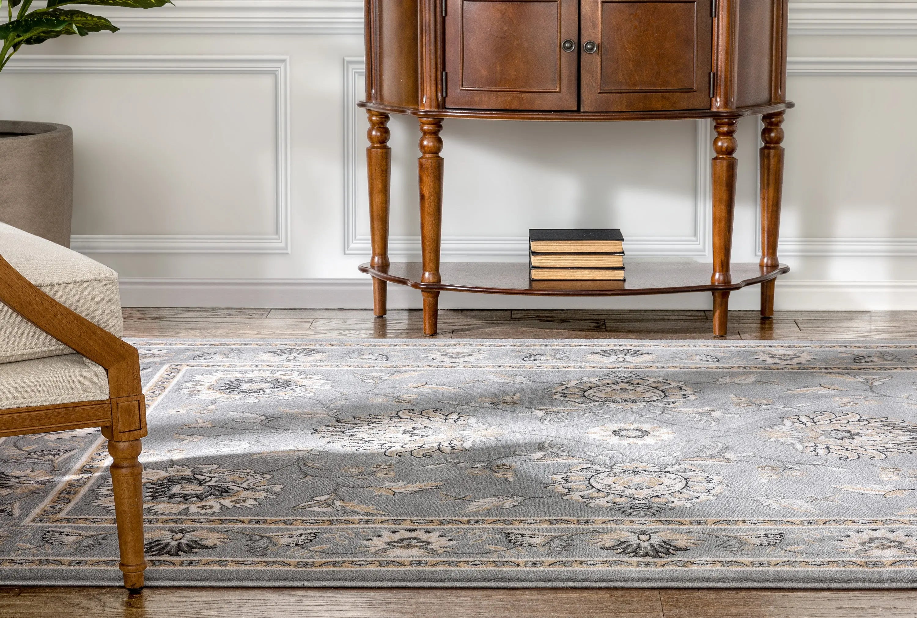 Abbasi Grey Traditional Rug Well Woven
