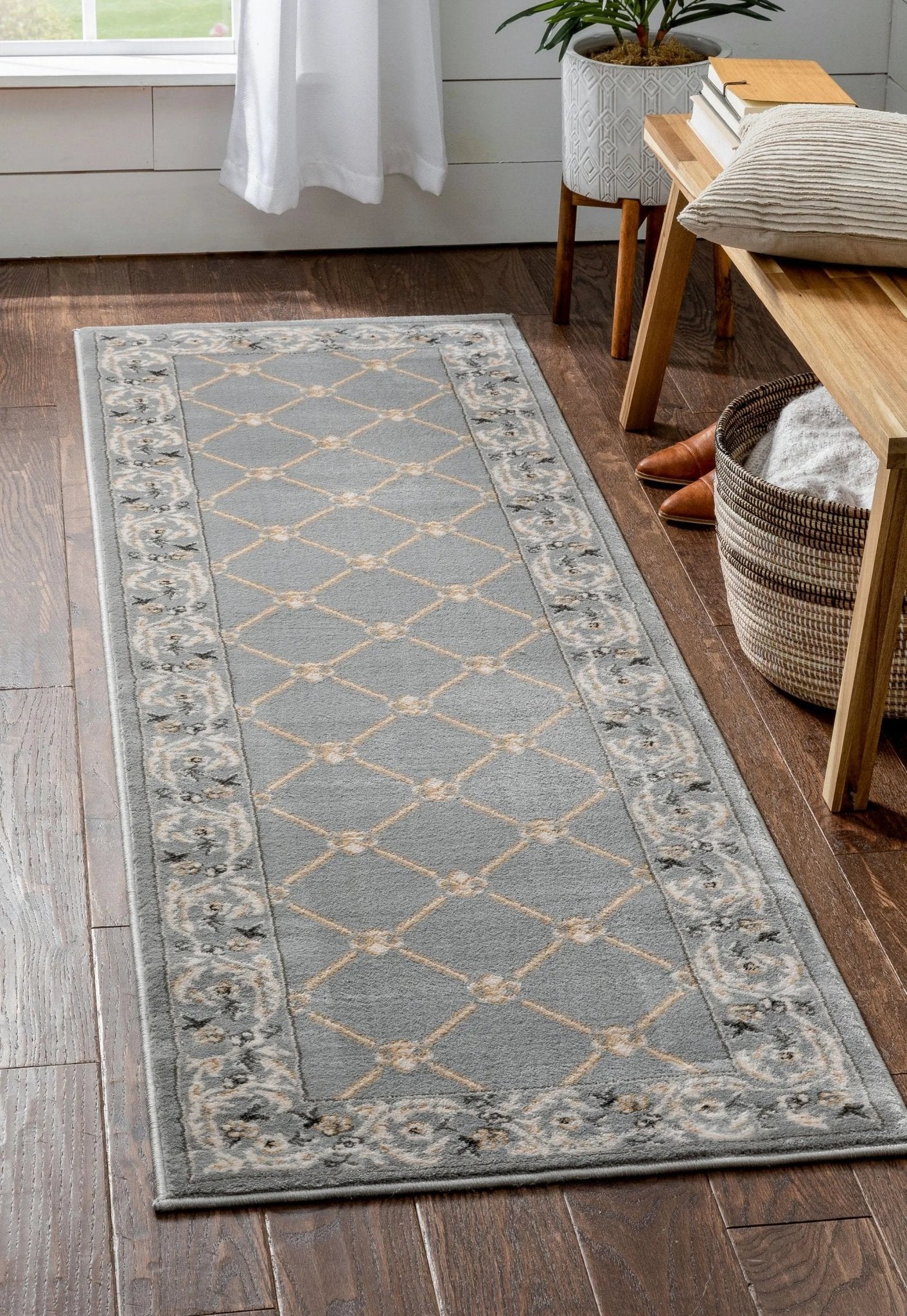 Fleur De Lis Grey Traditional Rug Well Woven