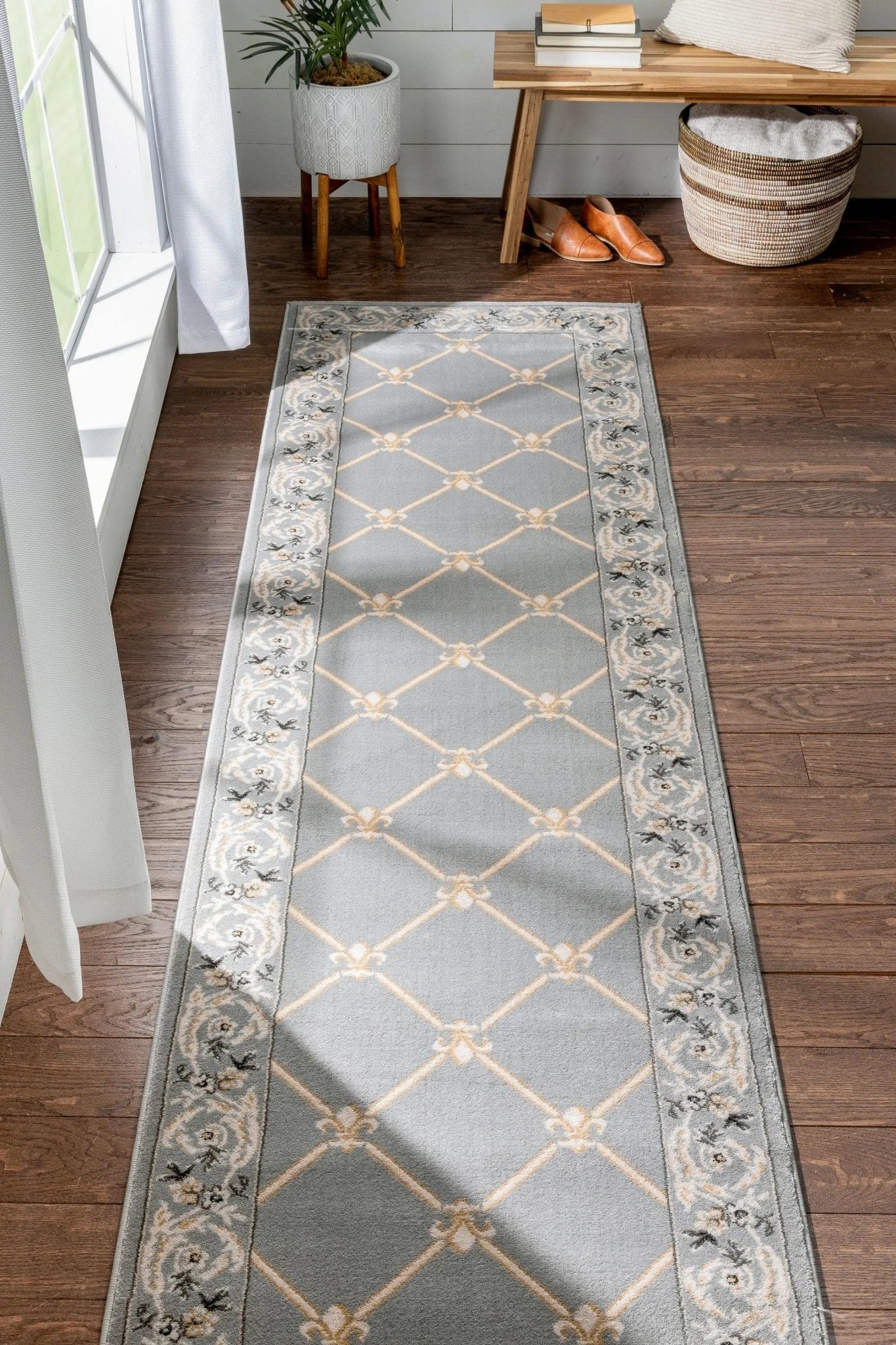 Fleur De Lis Grey Traditional Rug Well Woven