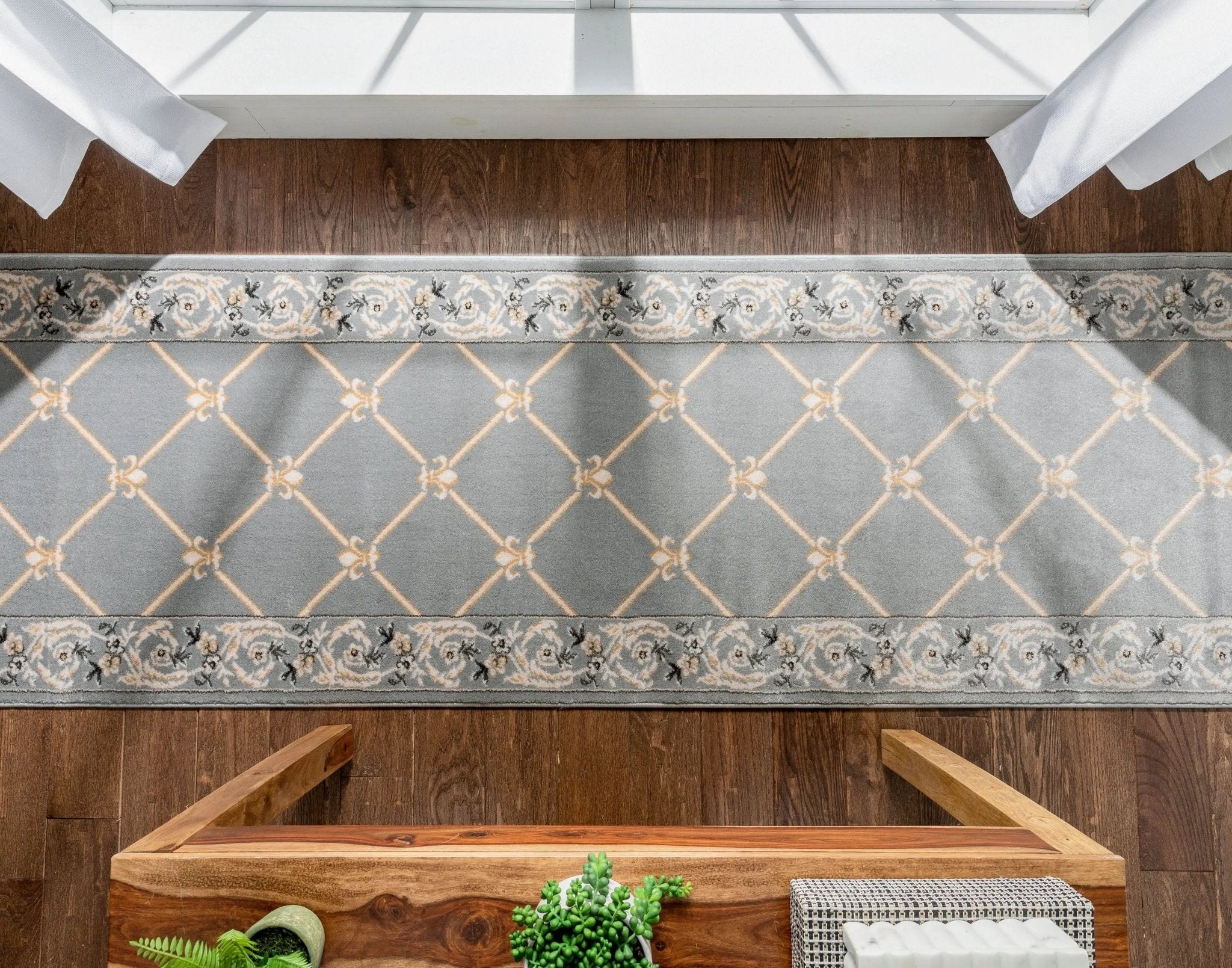 Fleur De Lis Grey Traditional Rug Well Woven