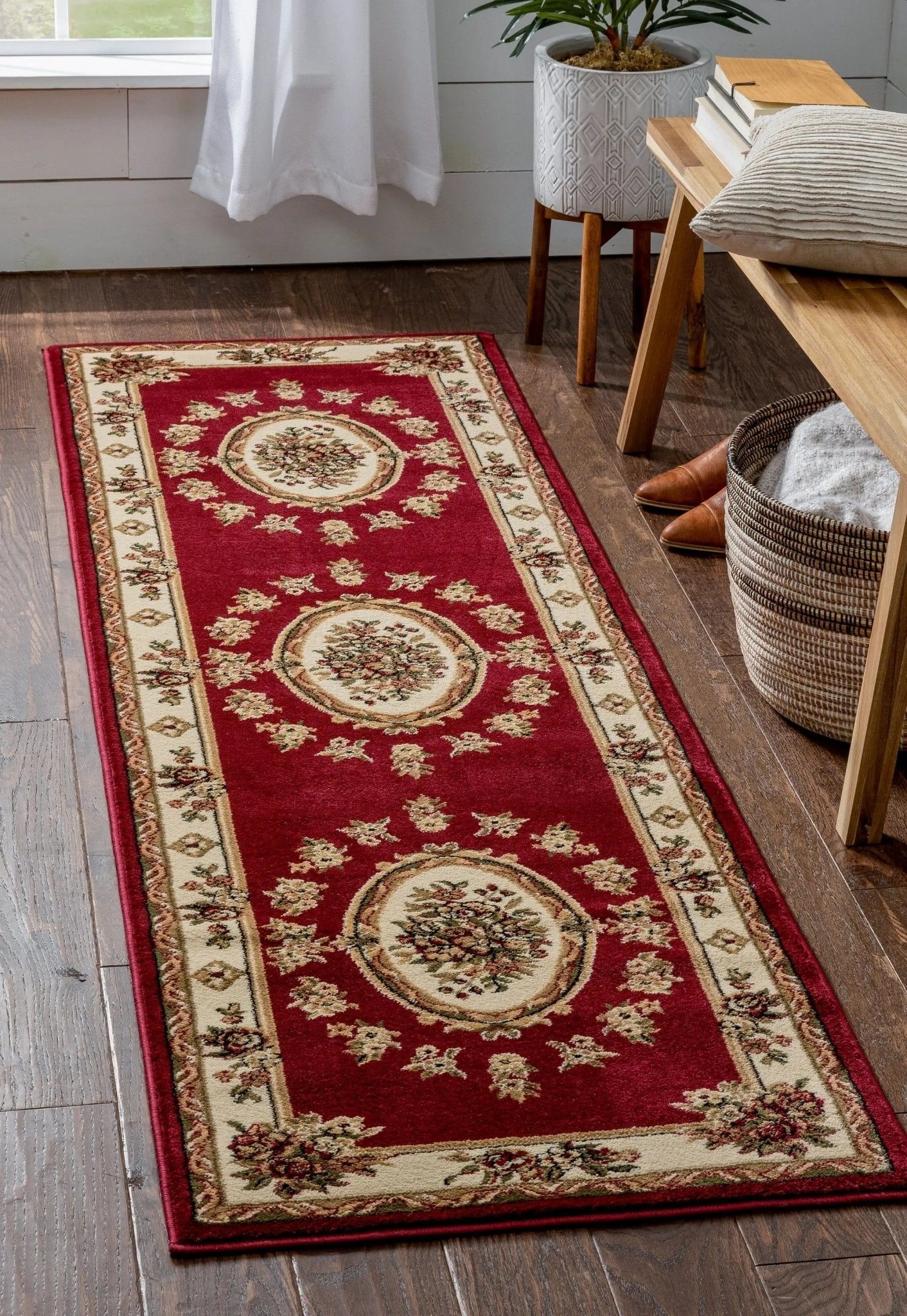 Le Petit Palais Red Traditional Rug Well Woven