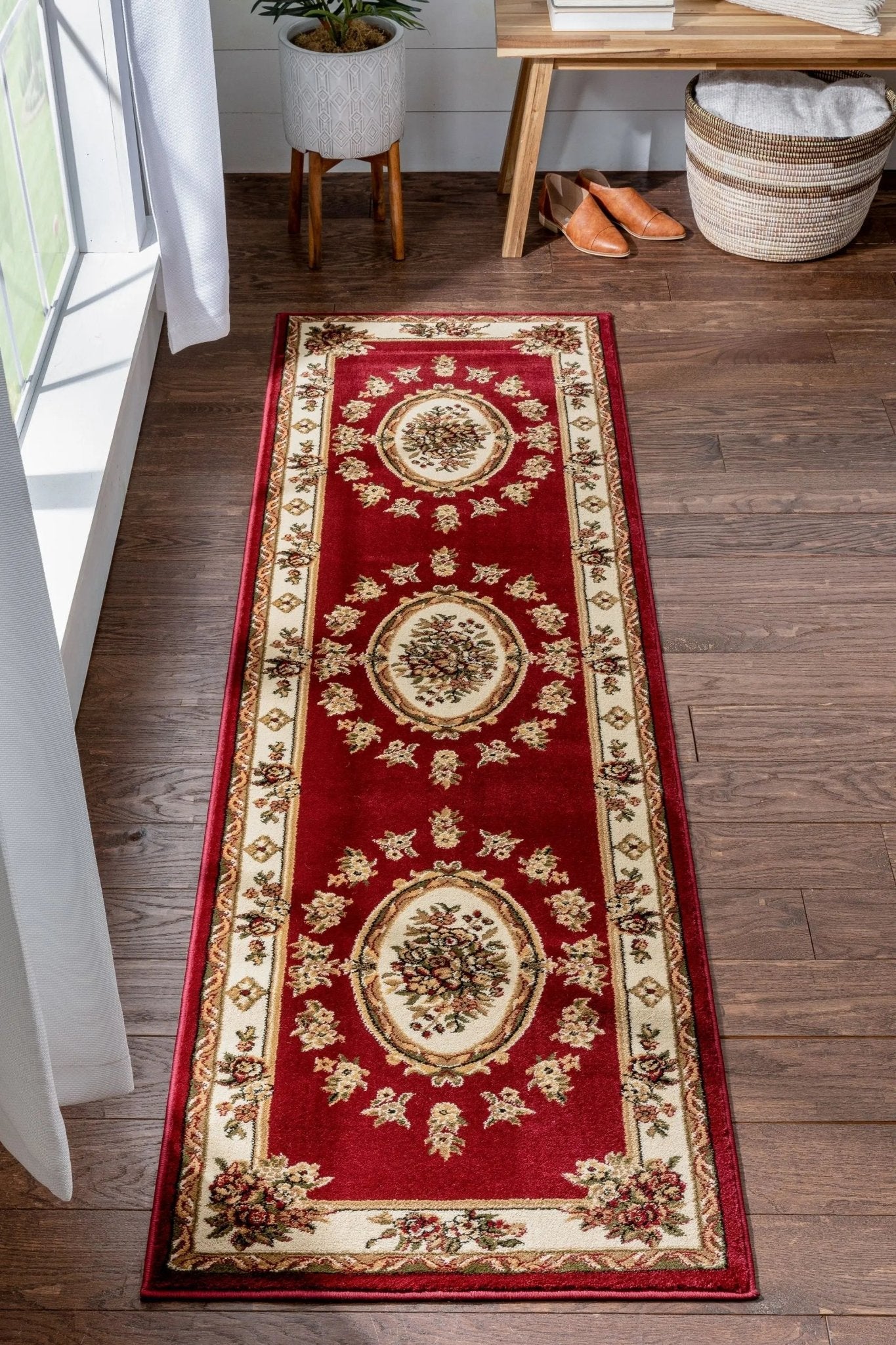 Le Petit Palais Red Traditional Rug Well Woven