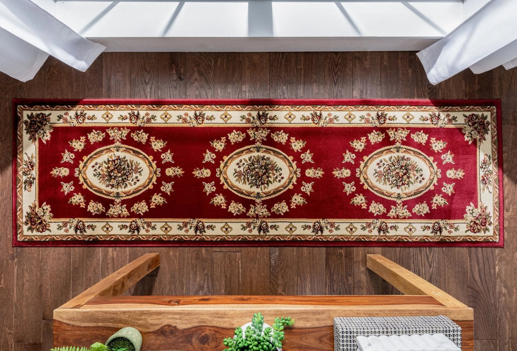 Le Petit Palais Red Traditional Rug Well Woven
