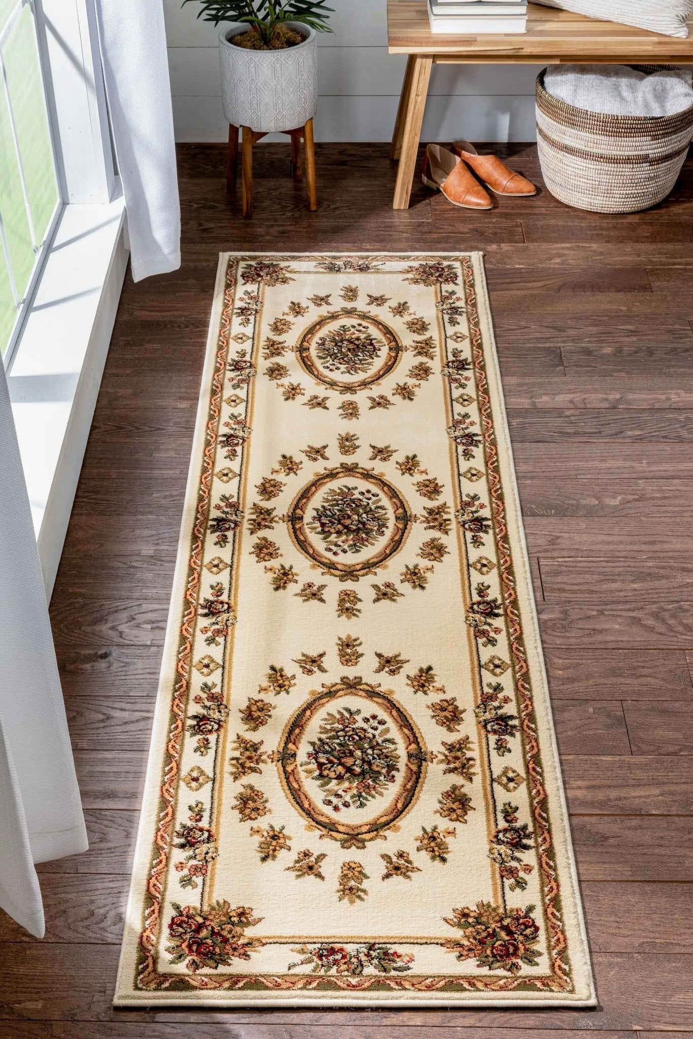 Le Petit Palais Ivory Traditional Rug Well Woven