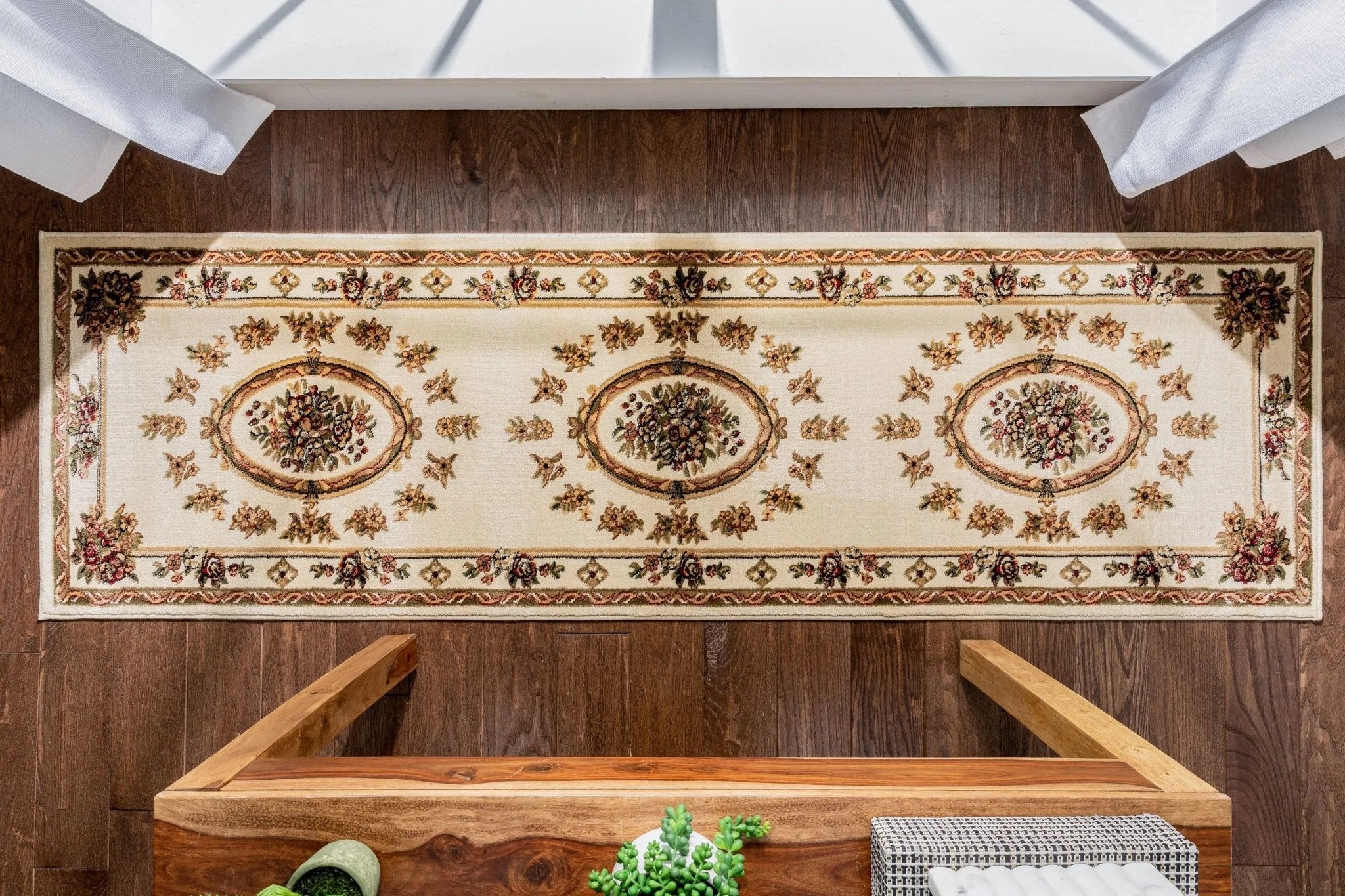 Le Petit Palais Ivory Traditional Rug Well Woven