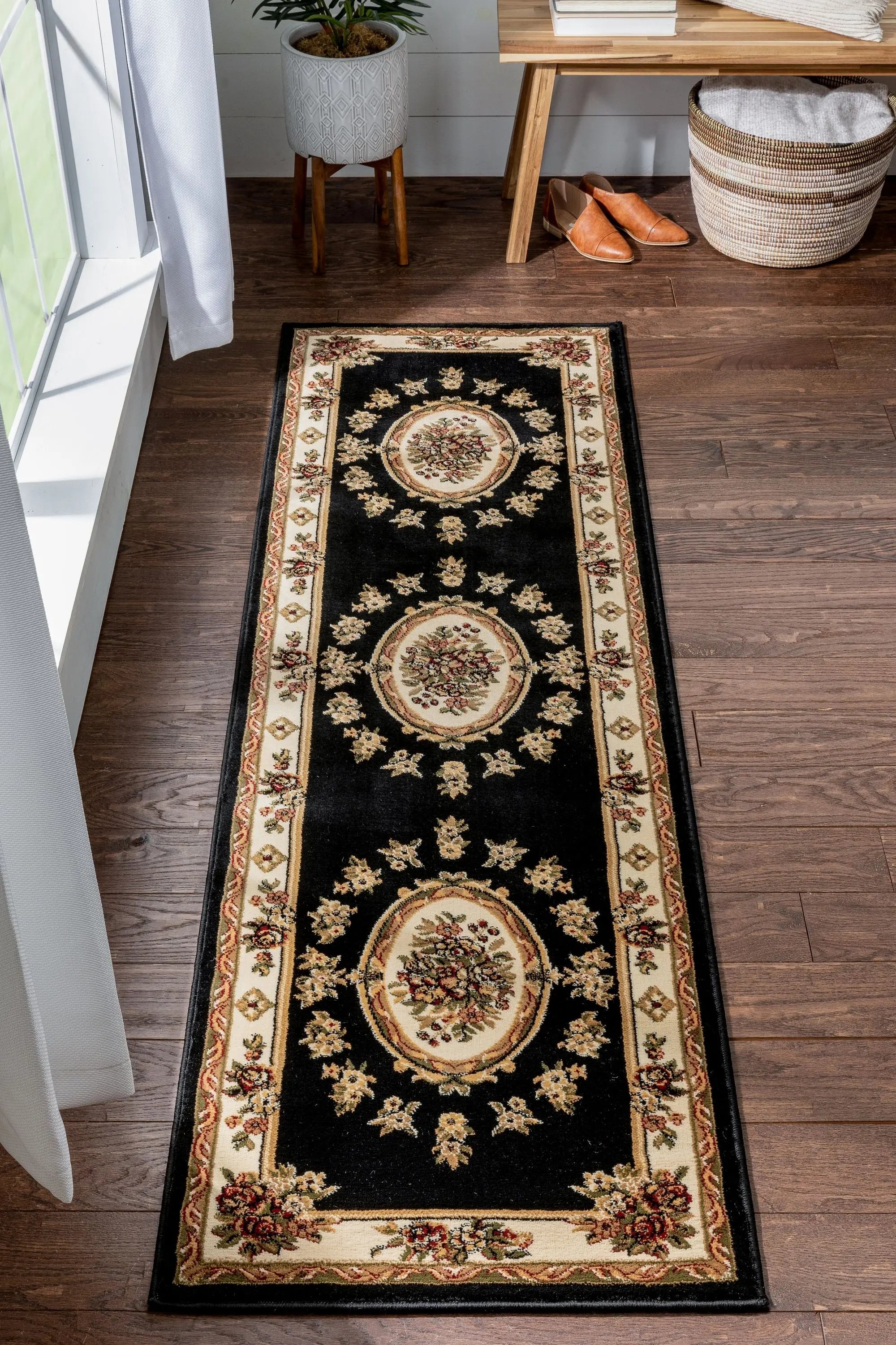 Le Petit Palais Black Traditional Rug