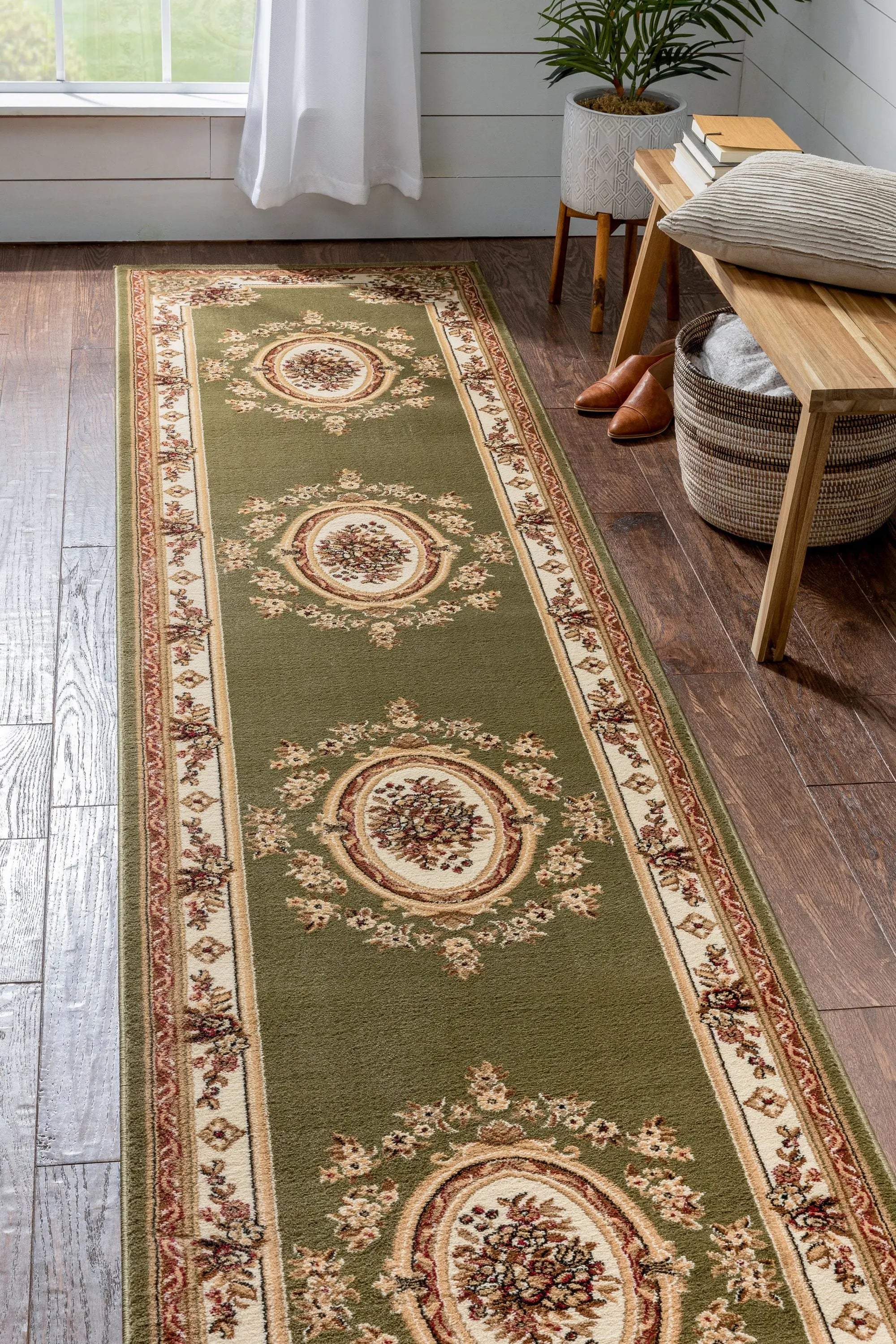 Le Petit Palais Green Traditional Rug Well Woven