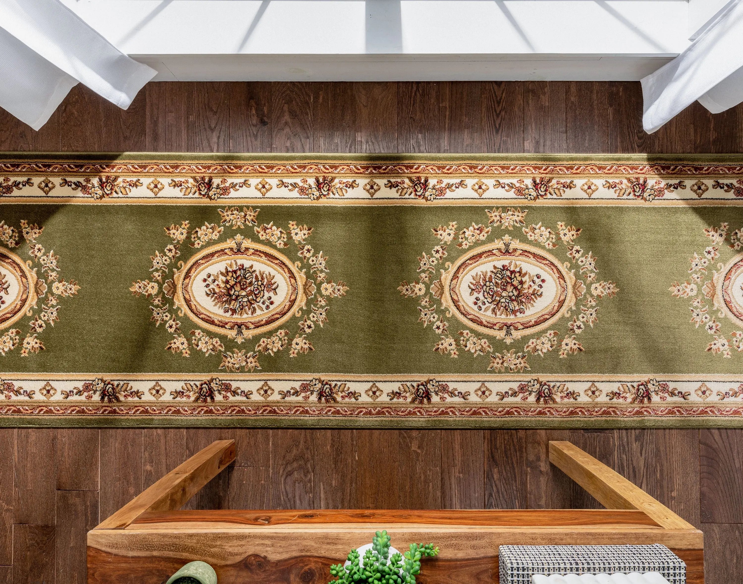 Le Petit Palais Green Traditional Rug Well Woven