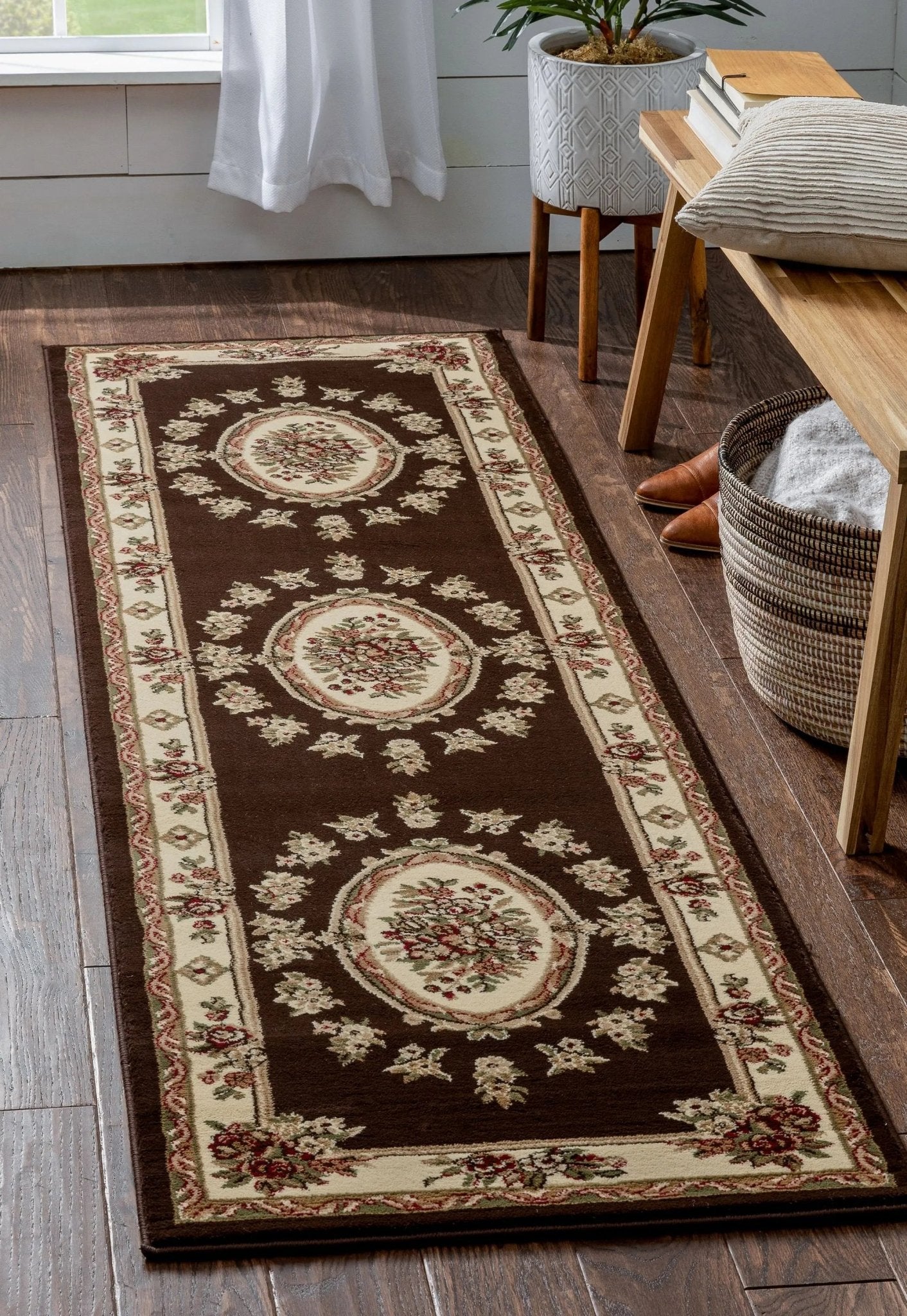 Le Petit Palais Brown Traditional Rug Well Woven