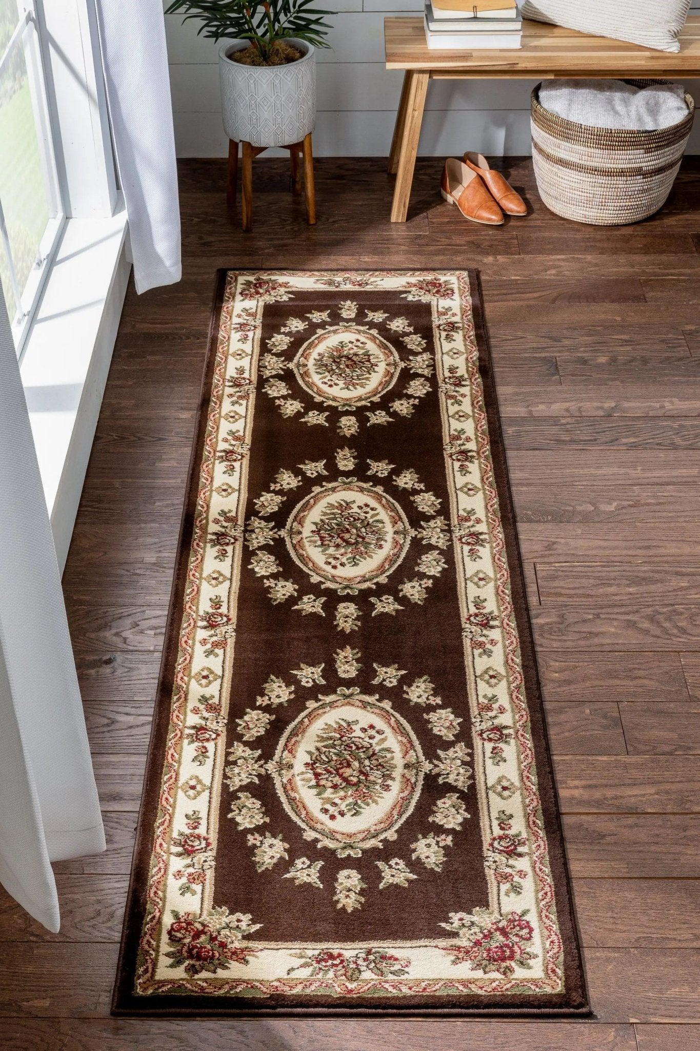 Le Petit Palais Brown Traditional Rug Well Woven