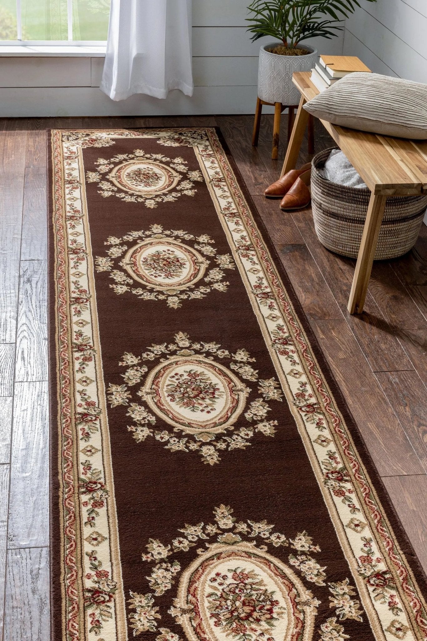Le Petit Palais Brown Traditional Rug Well Woven