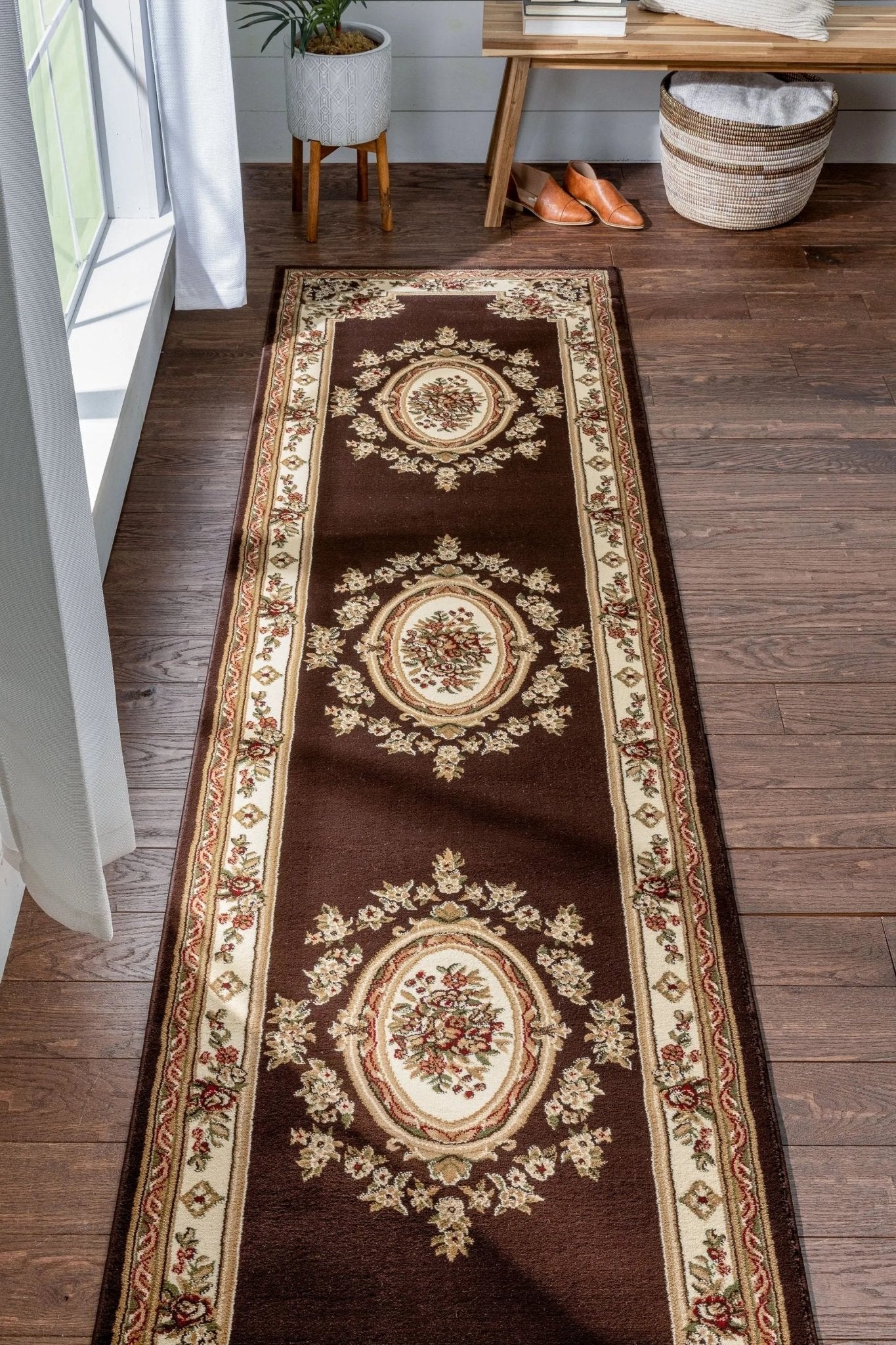 Le Petit Palais Brown Traditional Rug Well Woven