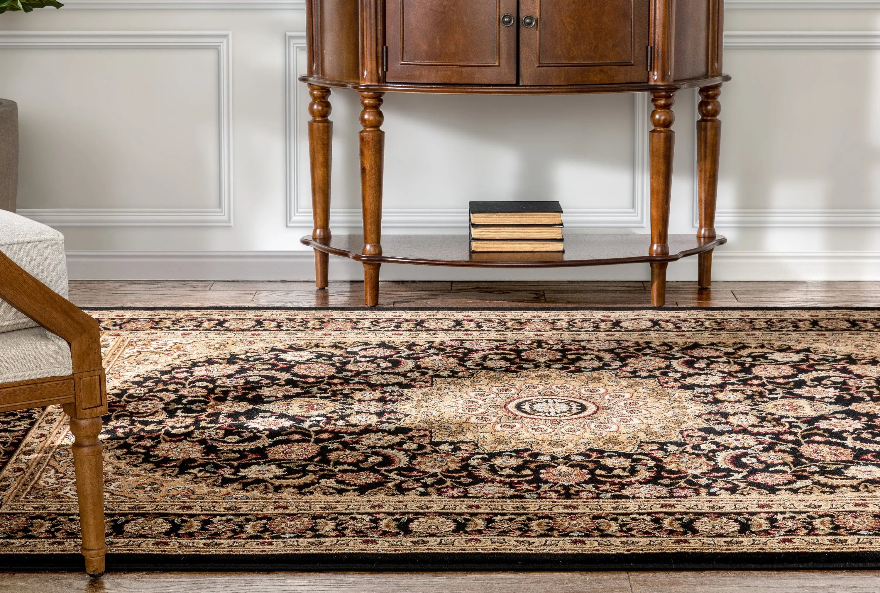 Aviva Black Traditional Rug Well Woven