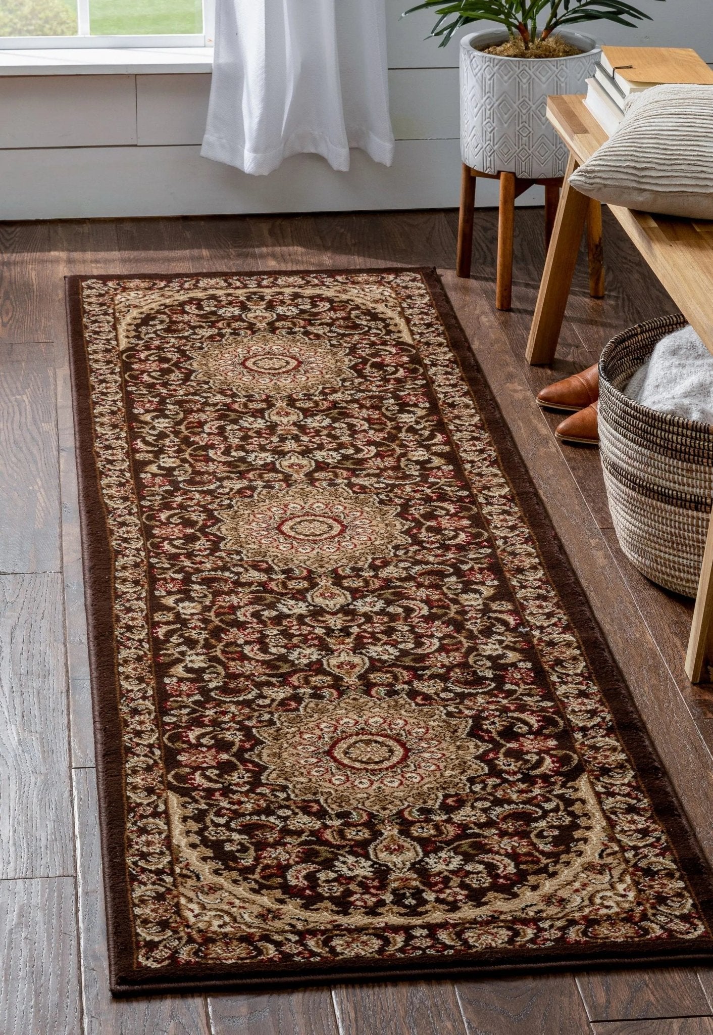 Aviva Black Traditional Rug Well Woven