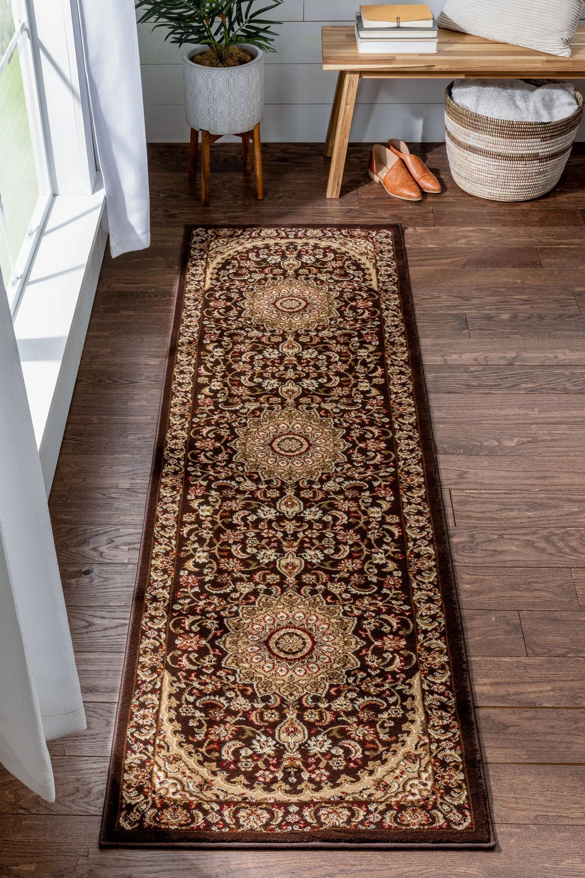 Aviva Black Traditional Rug Well Woven