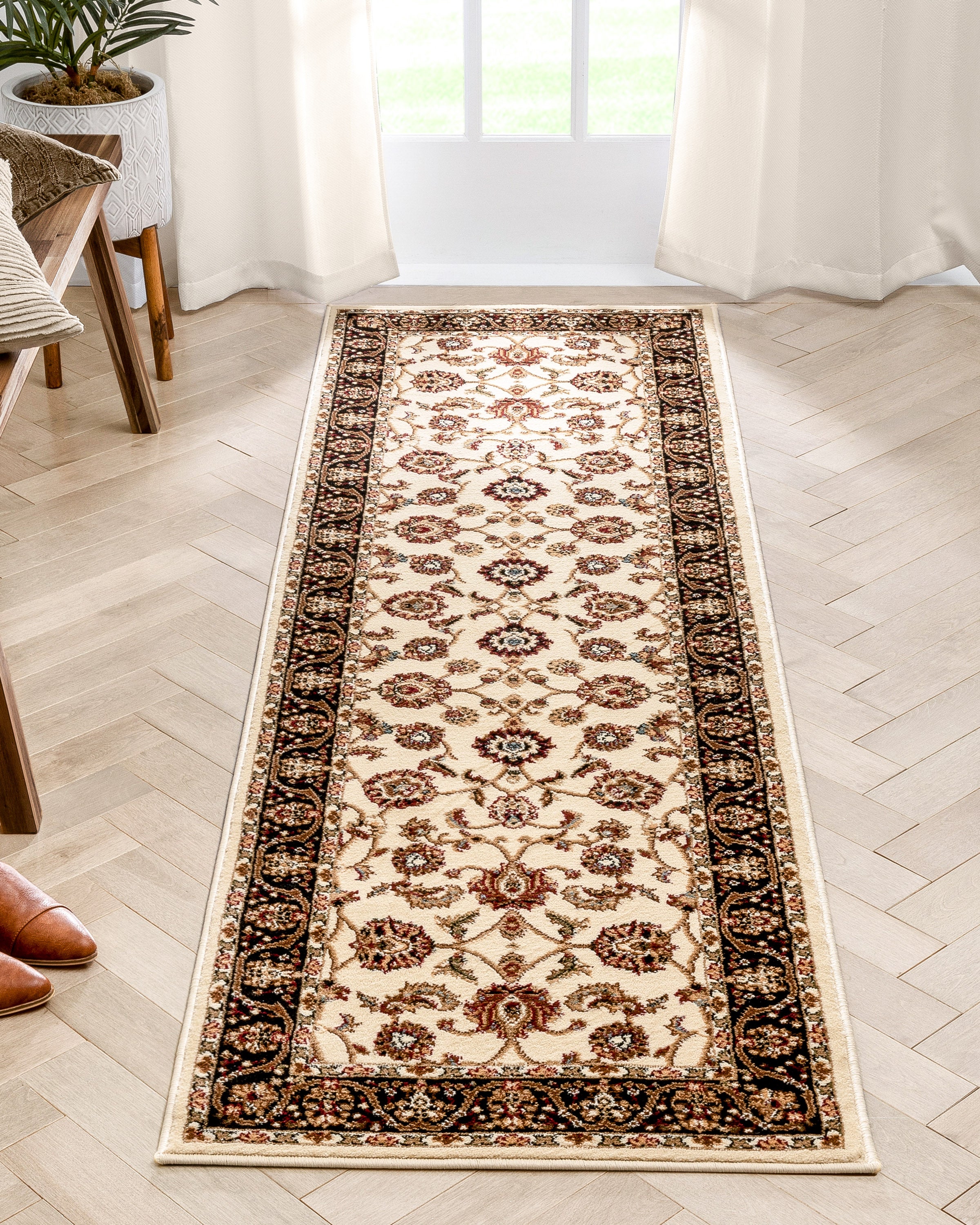 Sarouk Ivory Traditional Rug