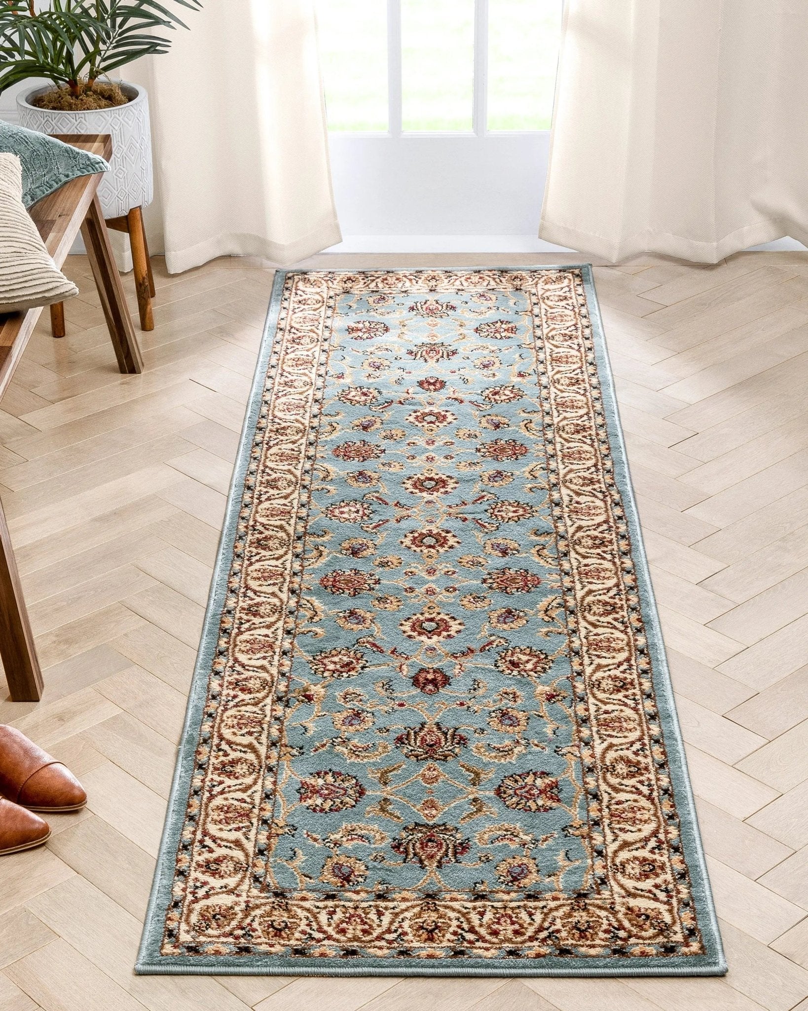 Sarouk Light Blue Traditional Rug Well Woven