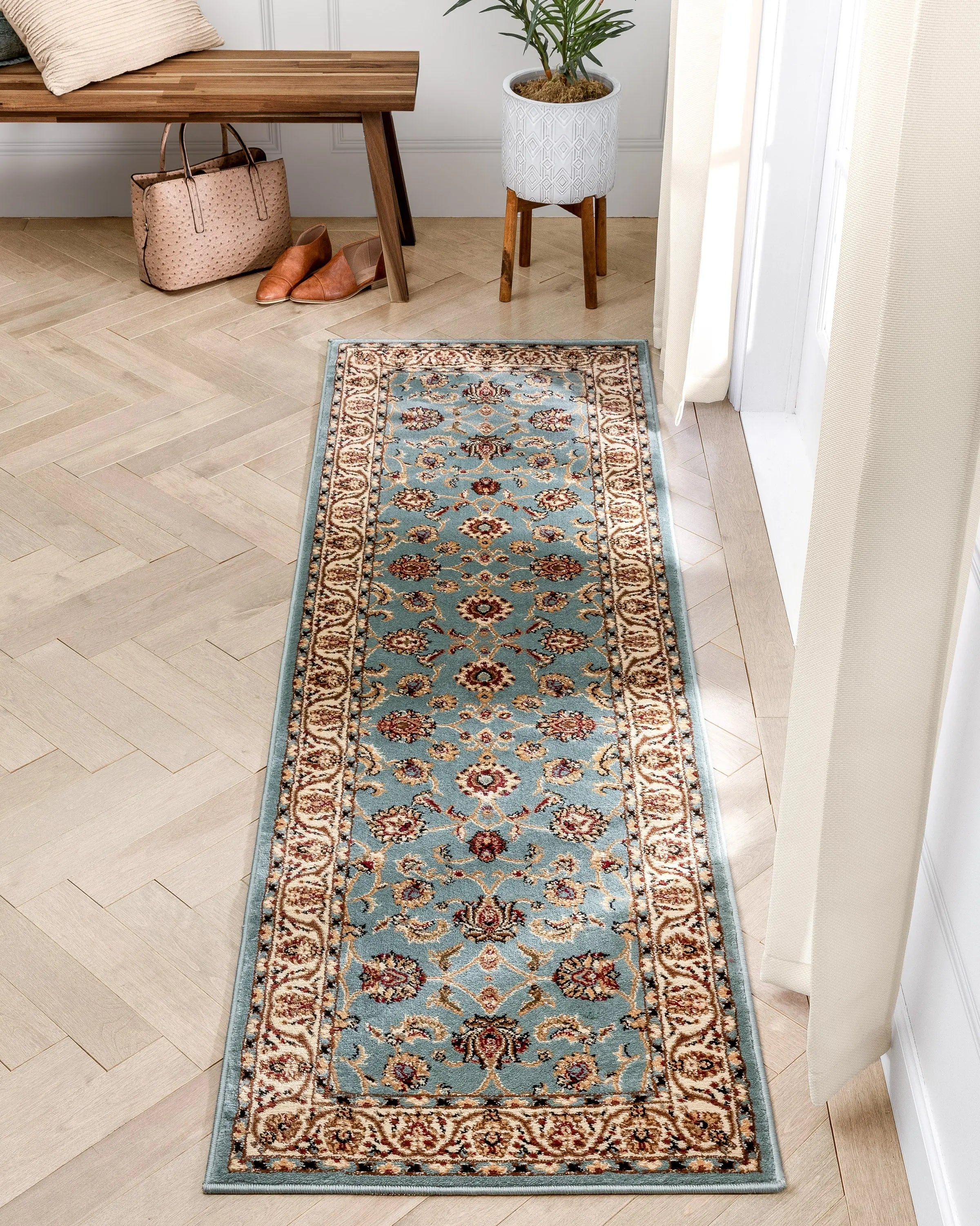 Sarouk Light Blue Traditional Rug Well Woven