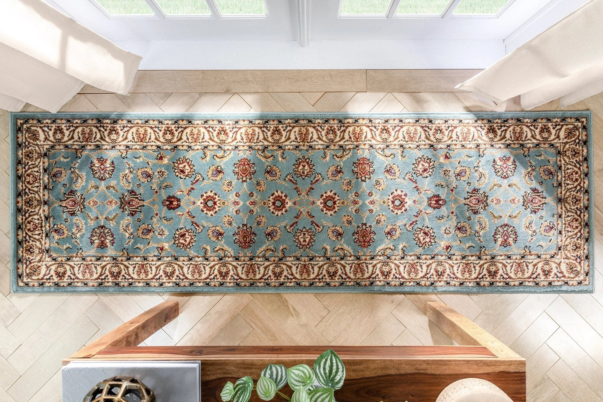 Sarouk Light Blue Traditional Rug Well Woven