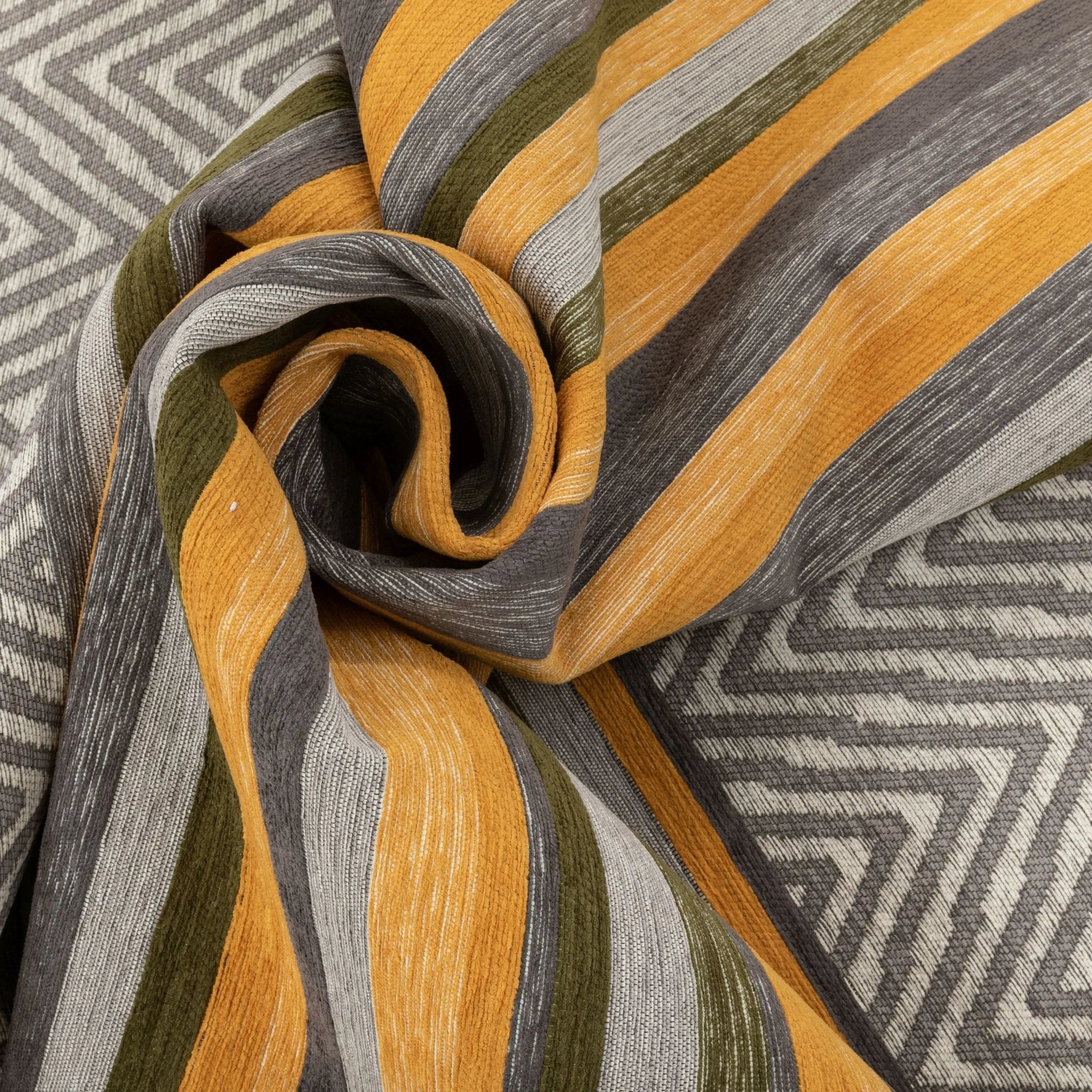 Chia Contemporary Solid & Striped Beige Gold 5'3" x 7'3" Rug Well Woven
