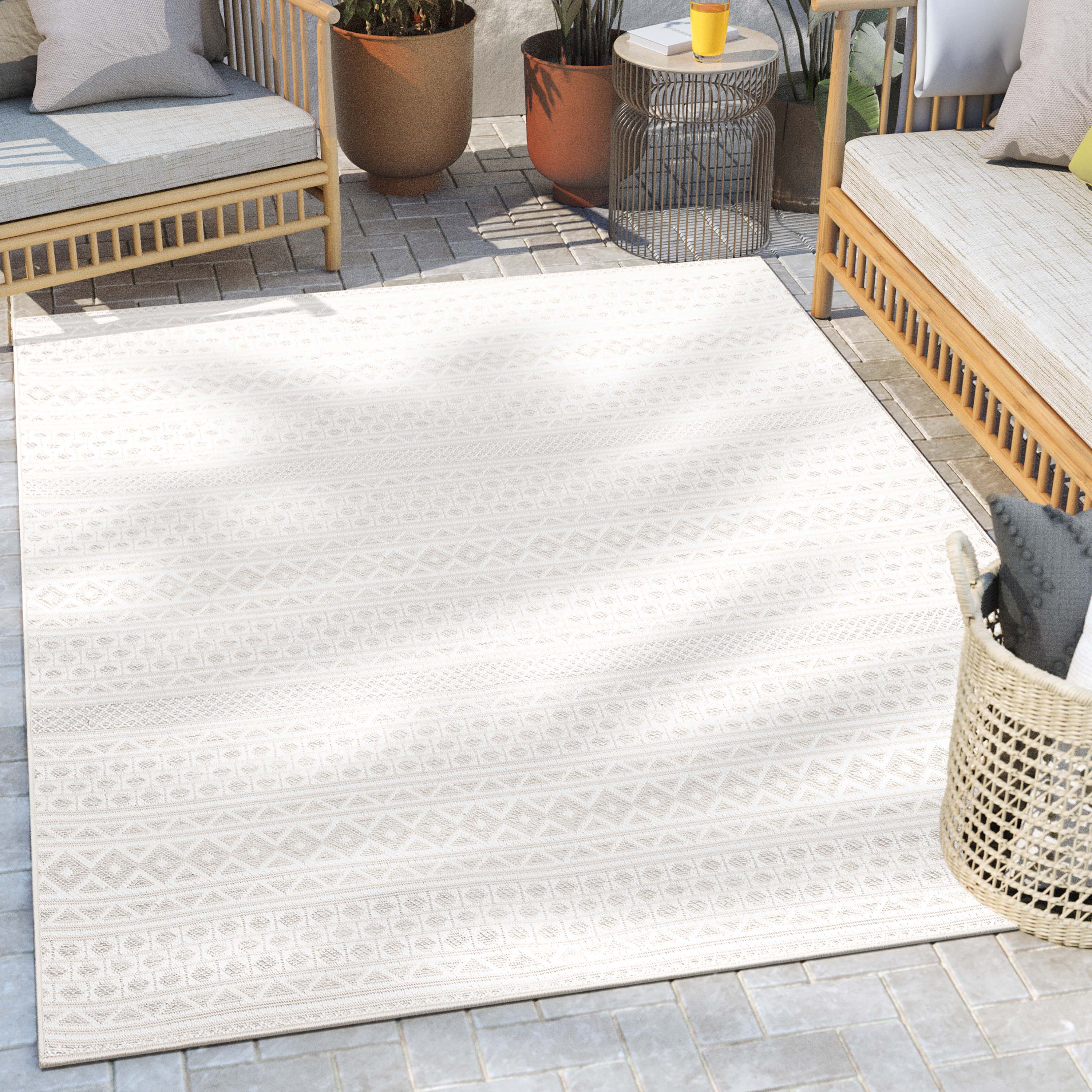 Arwen Tribal Indoor/Outdoor Ivory Textured Rug