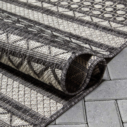 Arwen Tribal Indoor/Outdoor Black Textured Rug