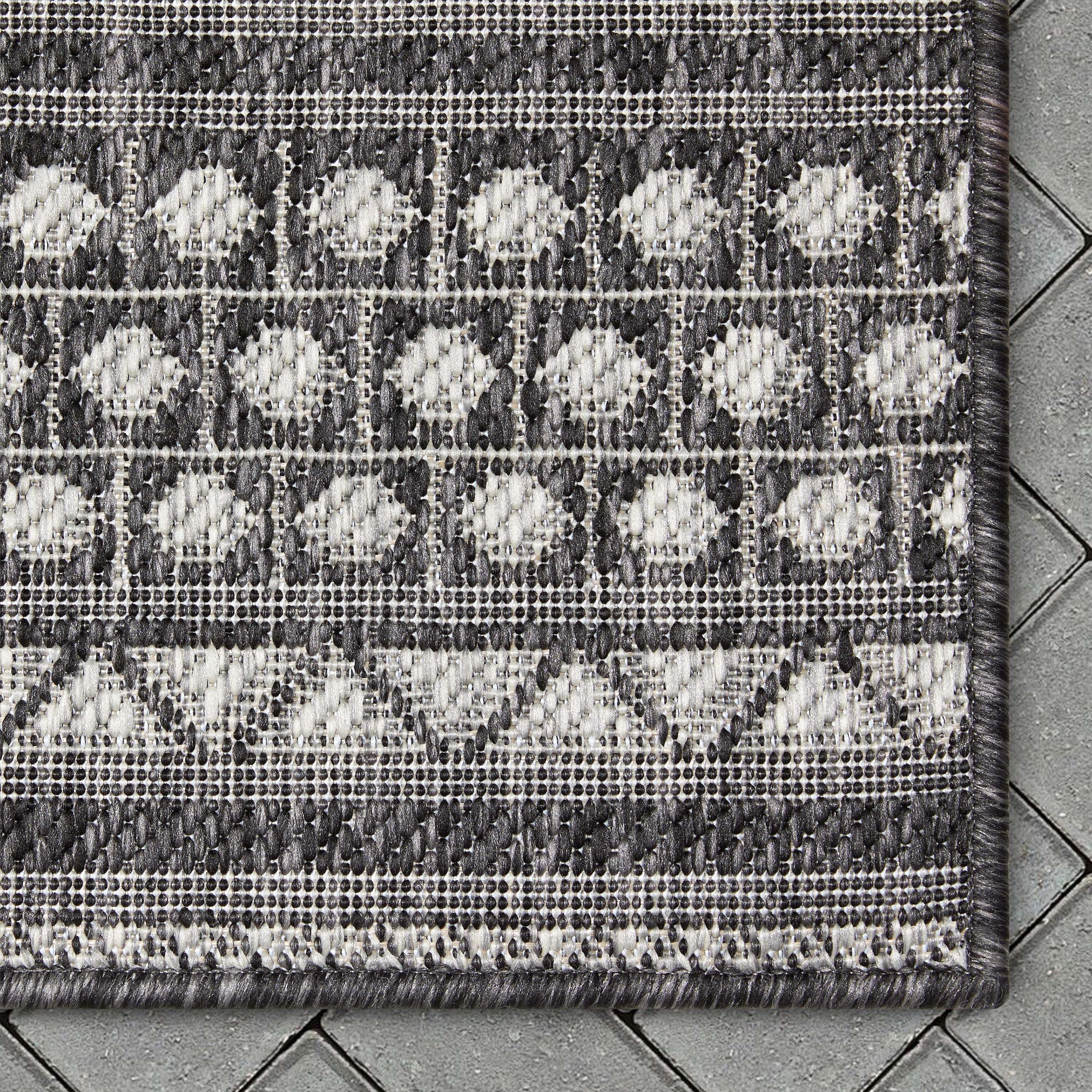 Arwen Tribal Indoor/Outdoor Black Textured Rug