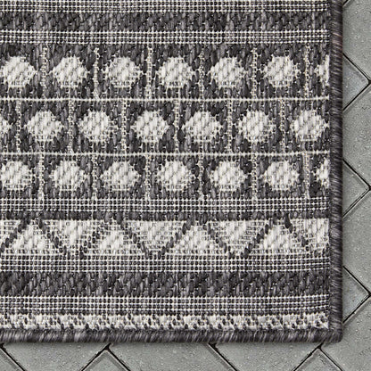 Arwen Tribal Indoor/Outdoor Black Textured Rug