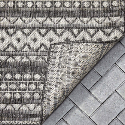 Arwen Tribal Indoor/Outdoor Black Textured Rug