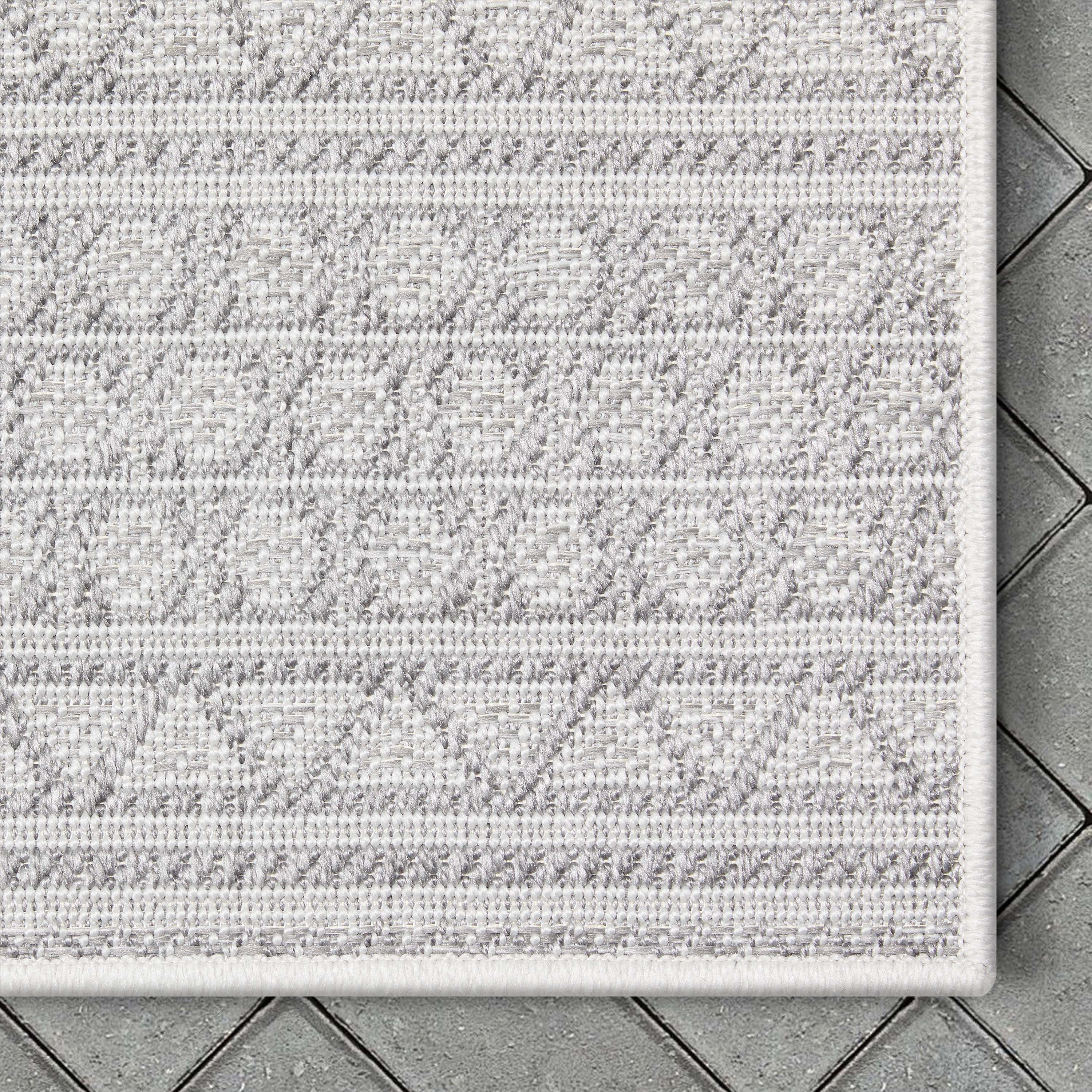 Arwen Tribal Indoor/Outdoor Grey Textured Rug