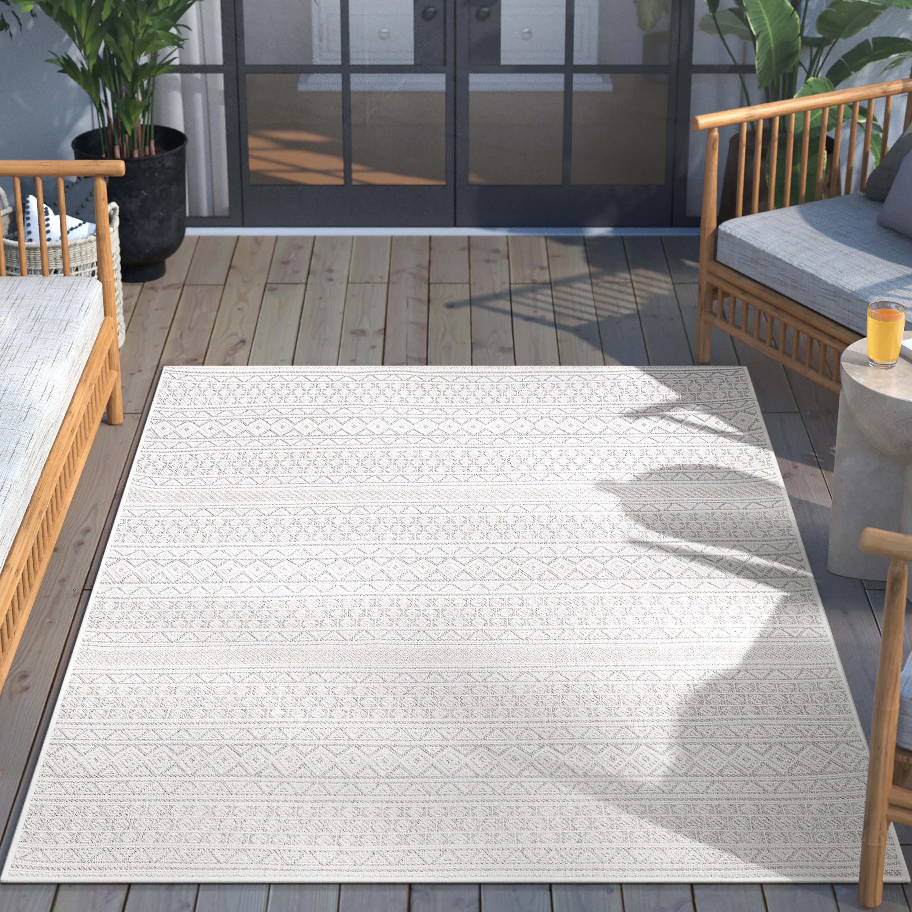 Arwen Tribal Indoor/Outdoor Grey Textured Rug