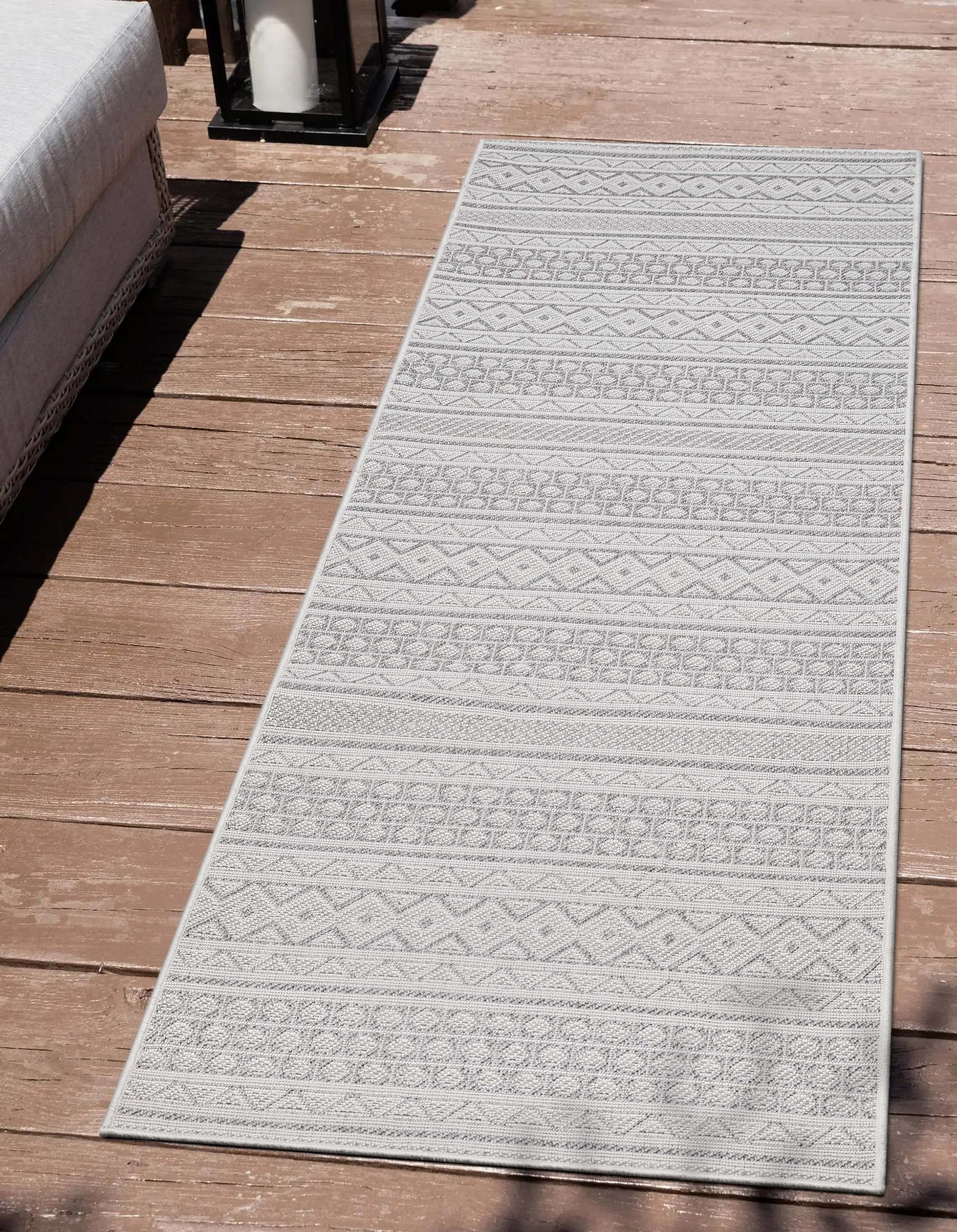 Arwen Tribal Indoor/Outdoor Grey Textured Rug