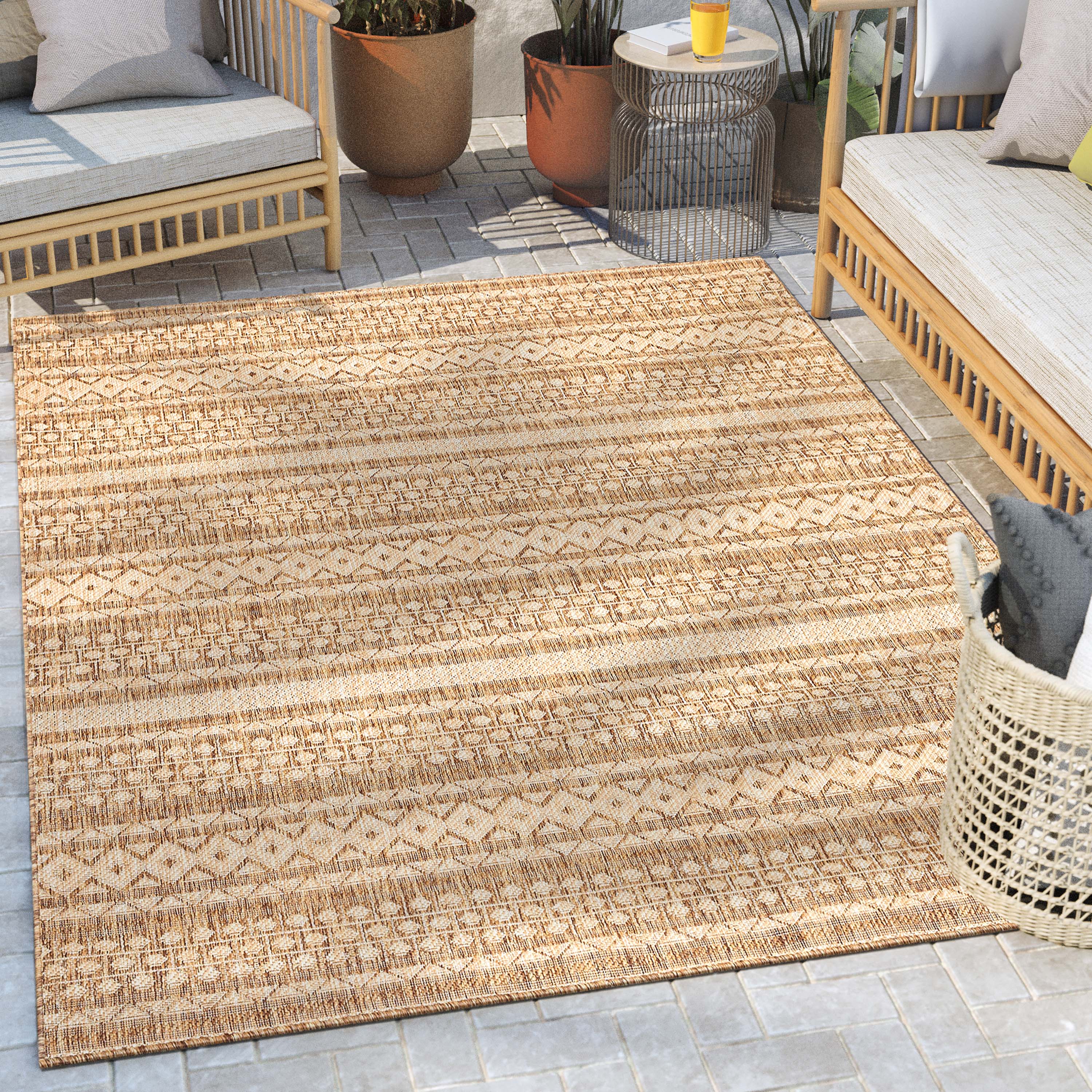 Arwen Tribal Indoor/Outdoor Brown Textured 5'3" x 7'3" Rug