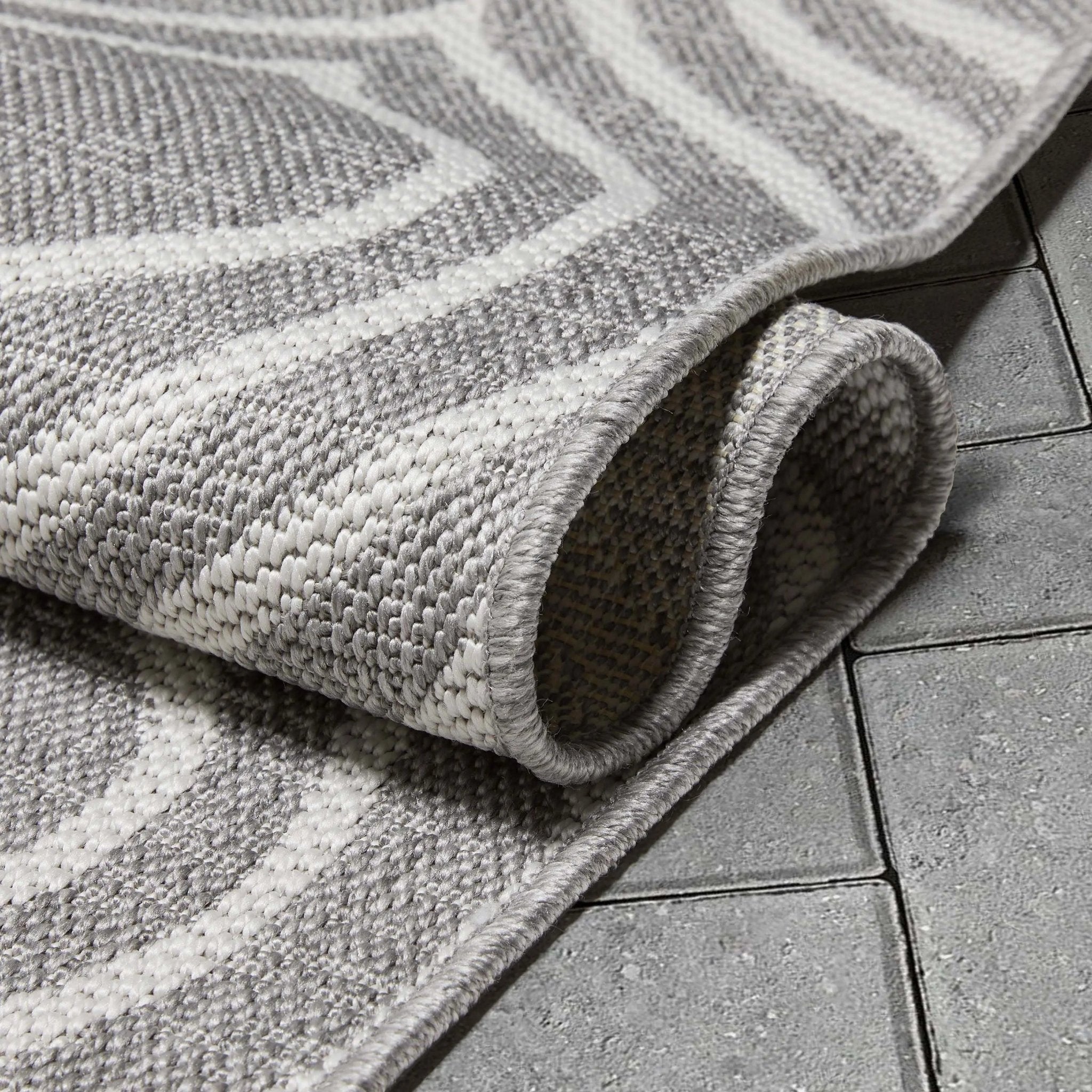 Ludo Lattice Trellis Indoor/Outdoor Grey Textured Rug Well Woven
