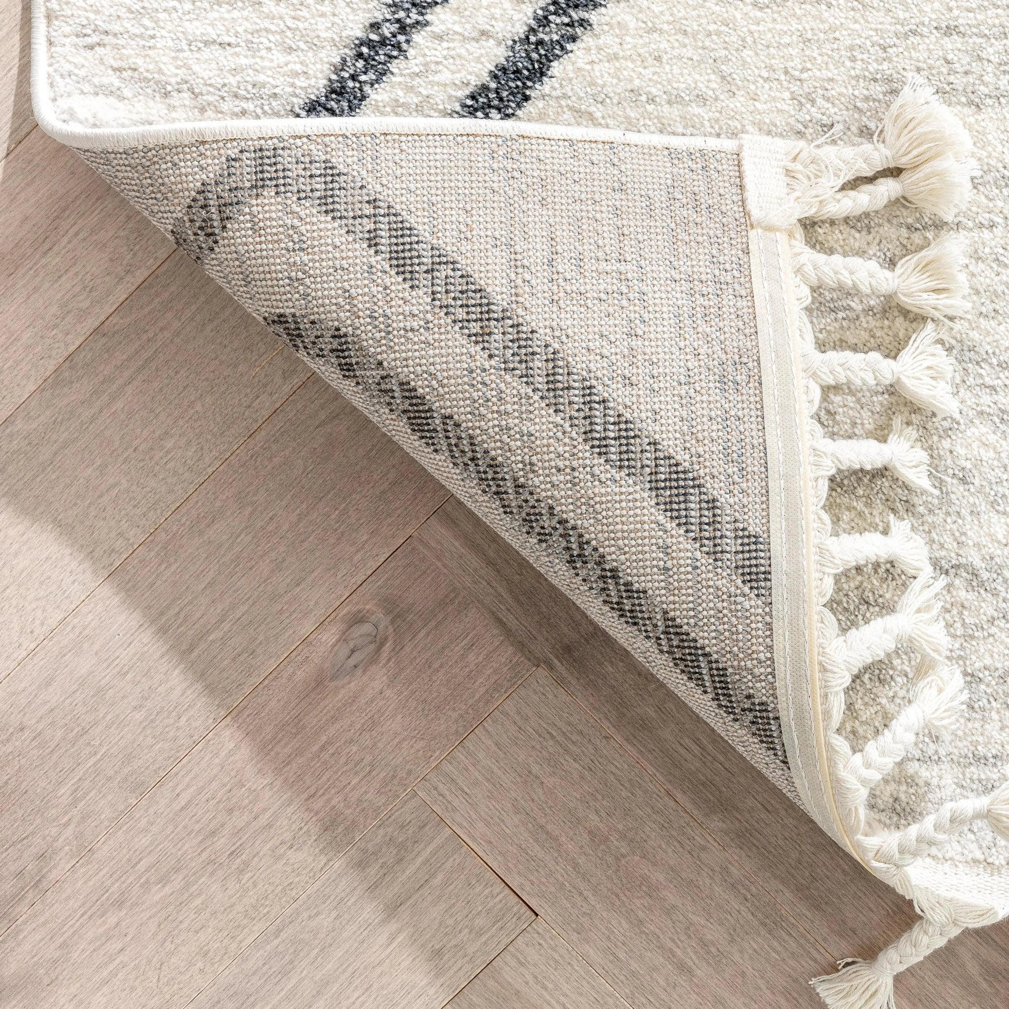 Reeve Modern Chevron Zig-Zag Grey Ivory Kids Rug Well Woven