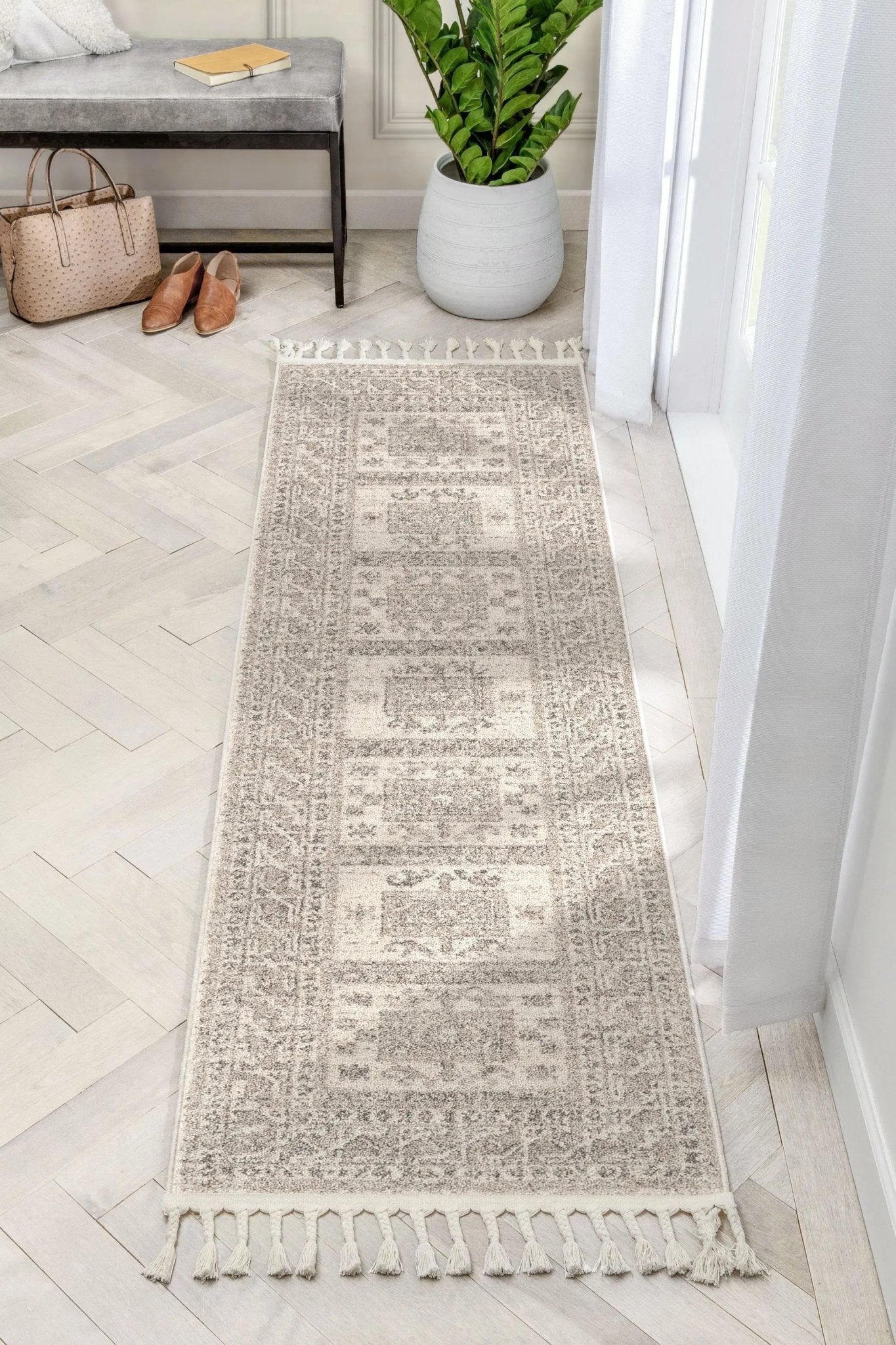Carina Tribal Medallion Beige Kilim-Style Rug Well Woven