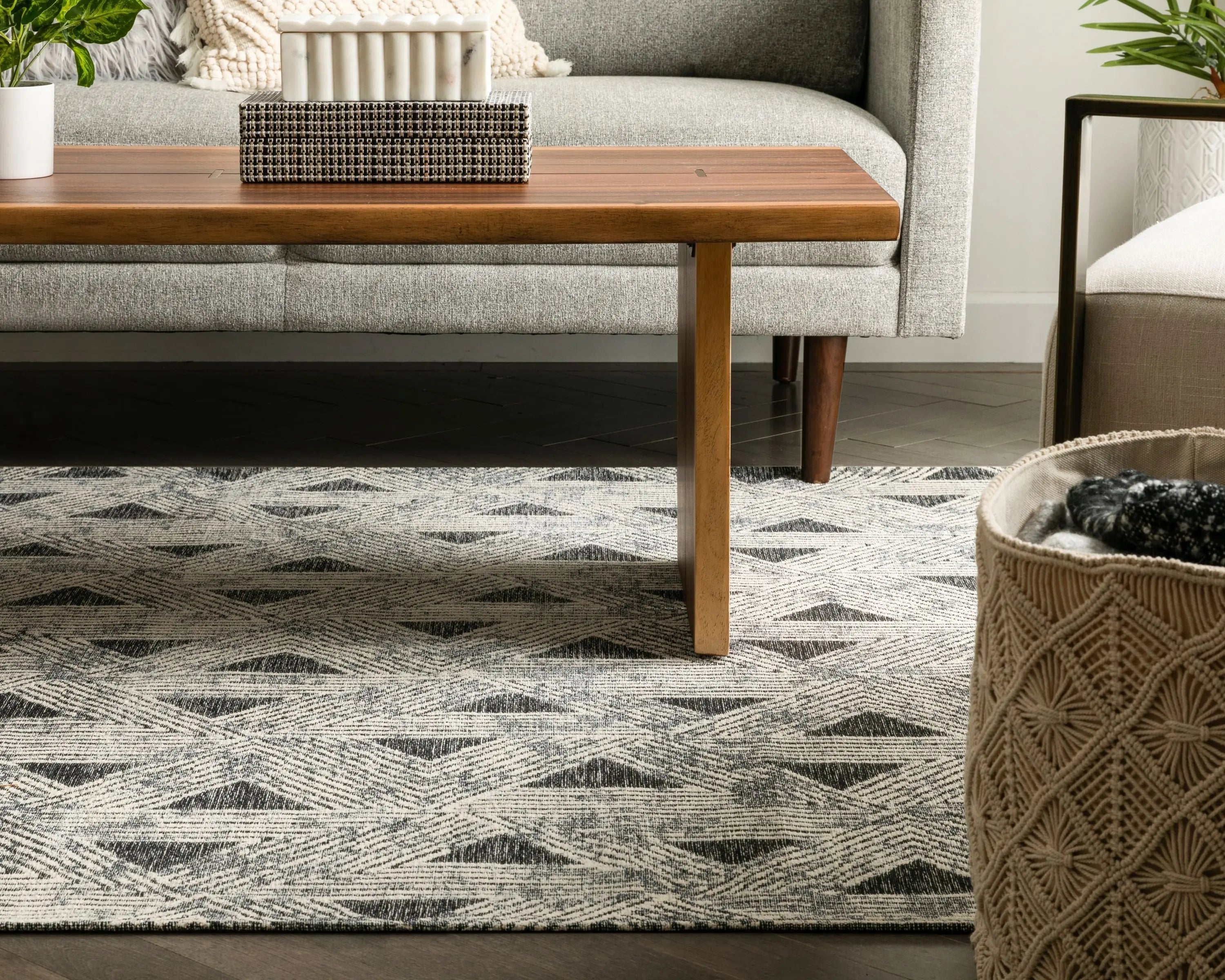 Veria Mid-Century Modern Geometric Grey 5'3" x 7'3" Kilim-Style Rug Well Woven