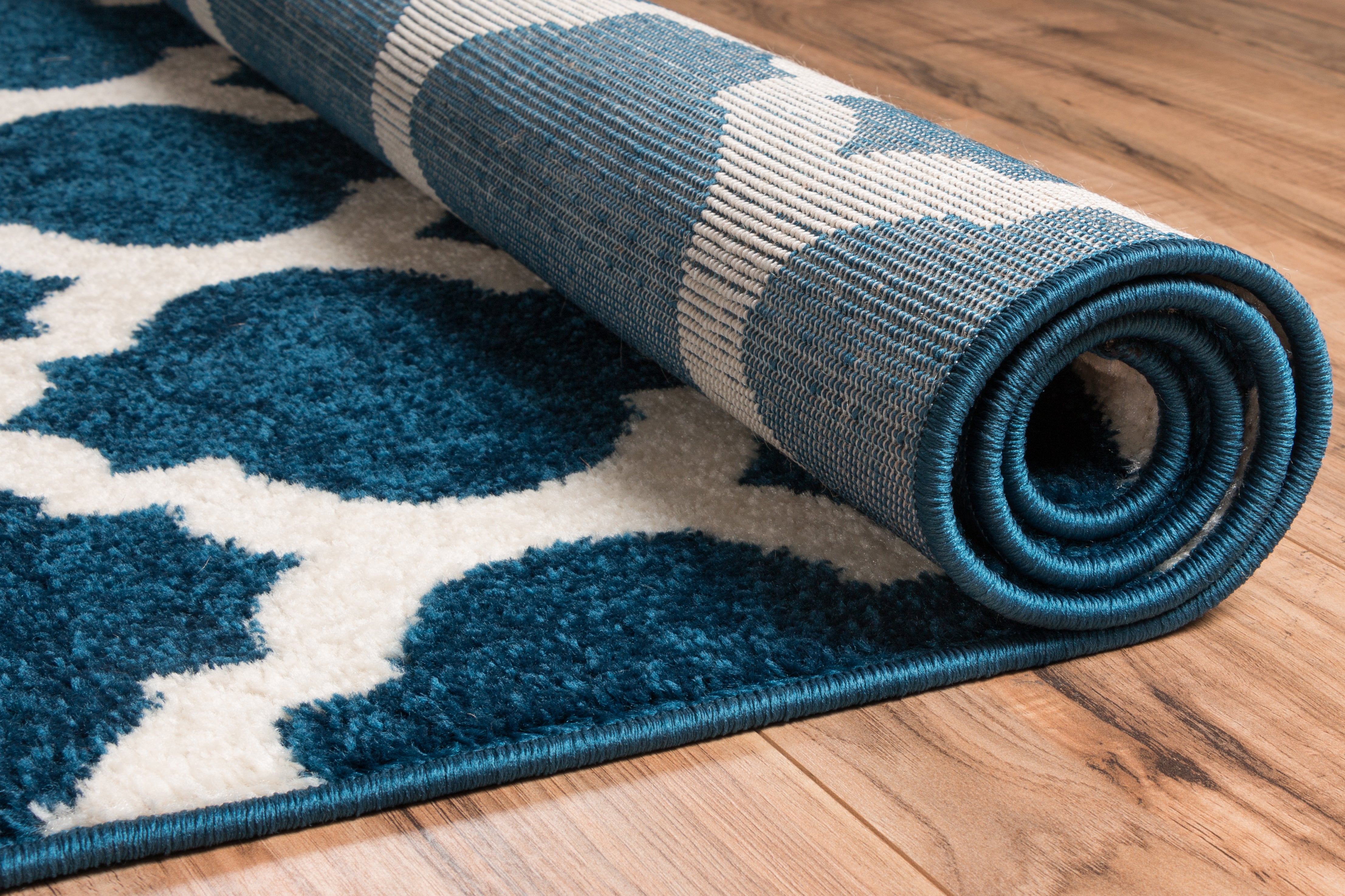 Zoe Blue Modern Trellis Rug