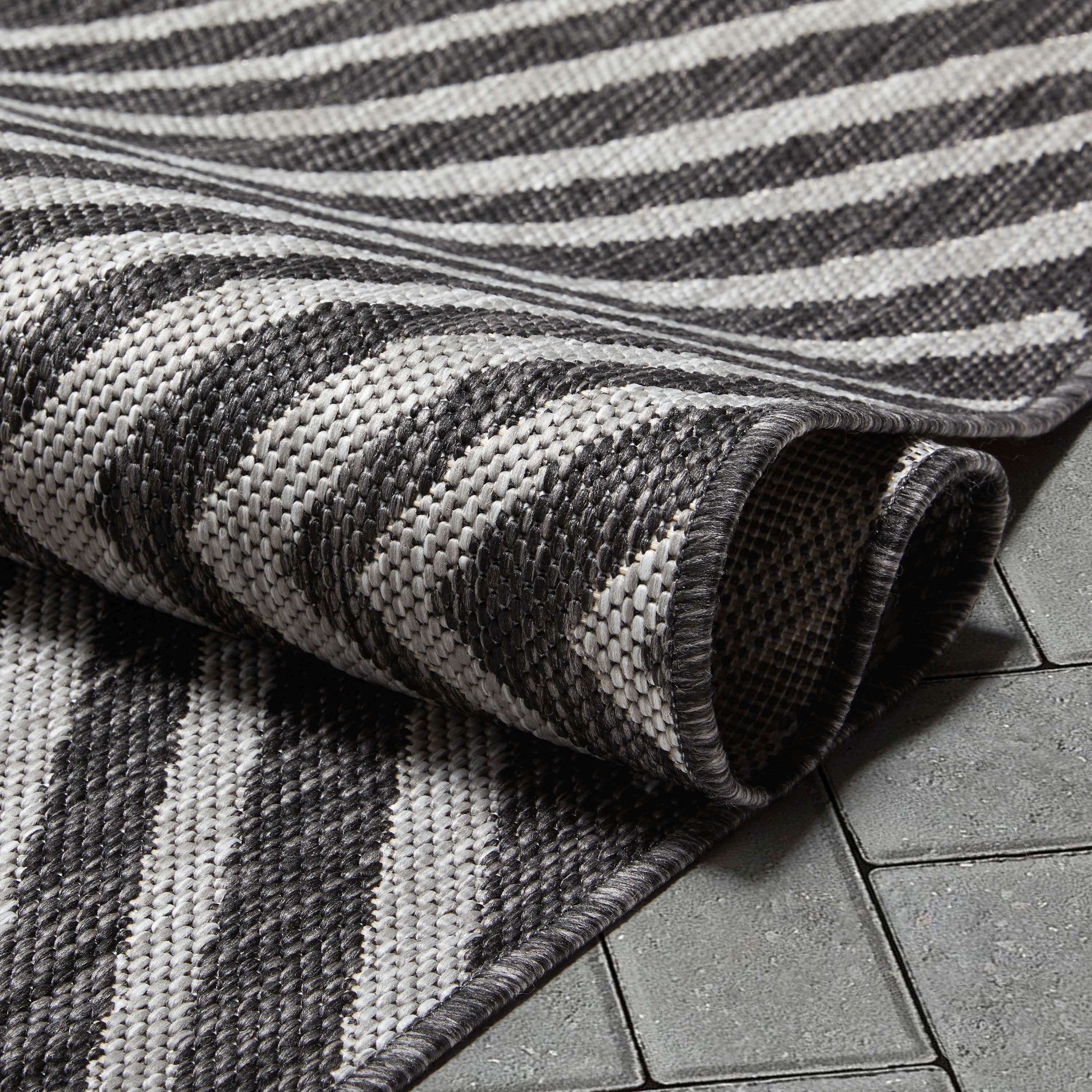 Kesia Modern Stripes Indoor/Outdoor Grey Flat-Weave 5'3" x 7'3" Rug