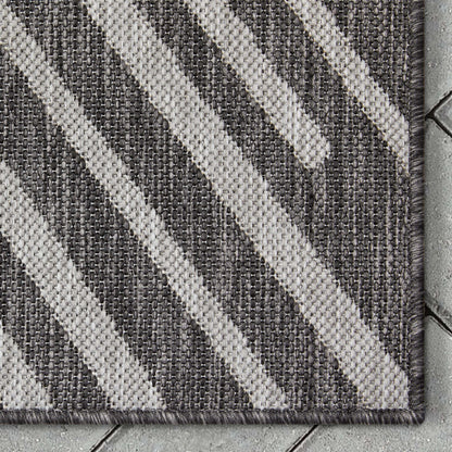 Kesia Modern Stripes Indoor/Outdoor Grey Flat-Weave 5'3" x 7'3" Rug