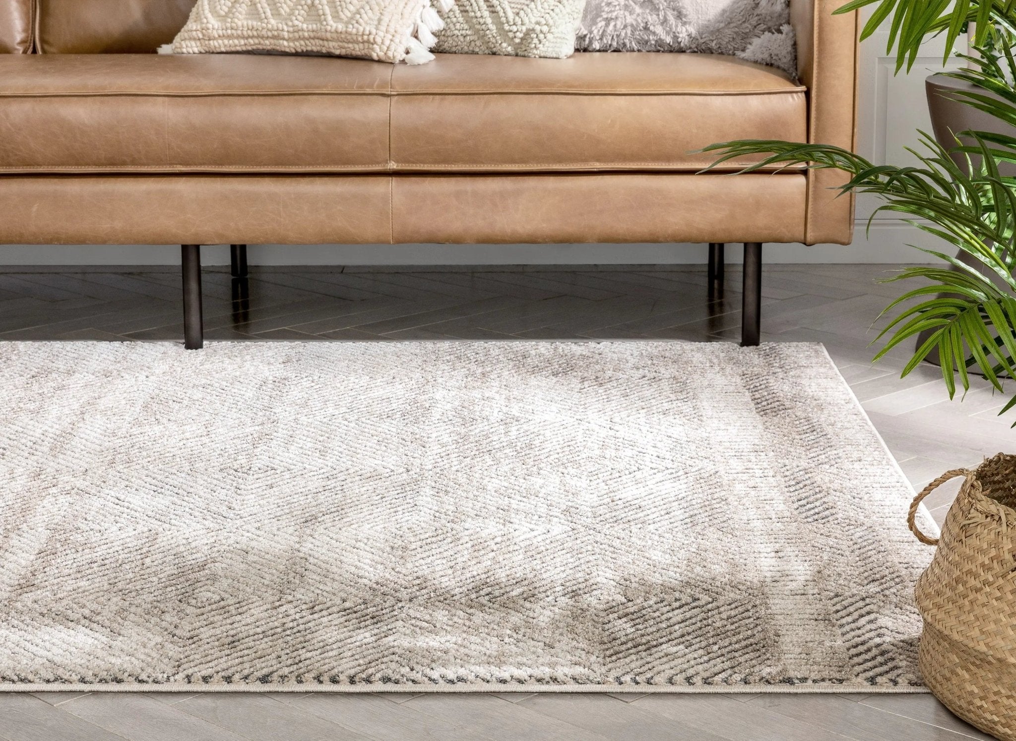 Hugo Tribal Geometric Beige Distressed High-Low Rug Well Woven