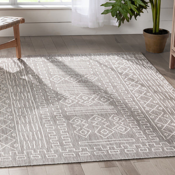 Anza Tribal Geometric Pattern Grey 5'3" x 7'3" Flat-Weave Indoor/Outdoor Rug
