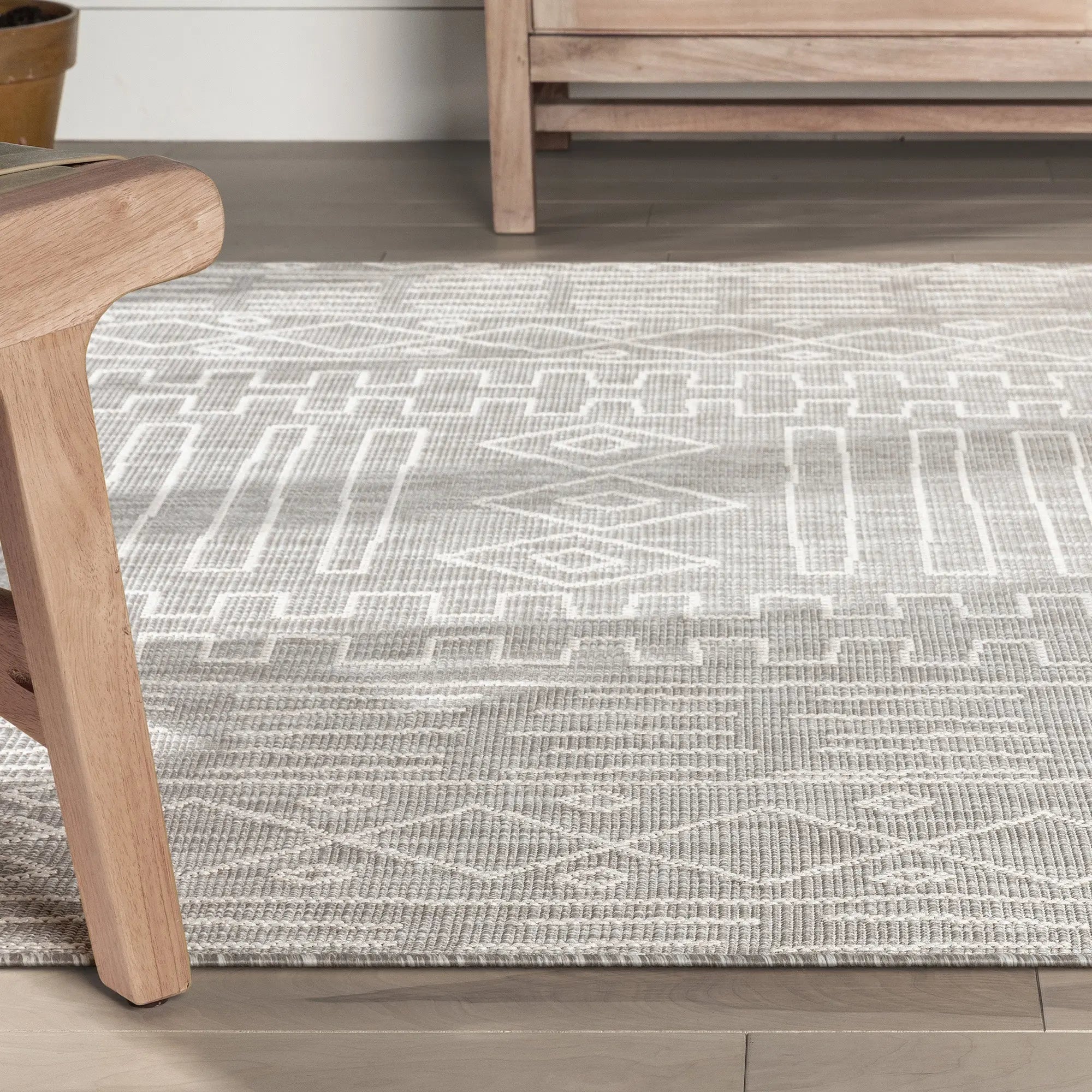 Anza Tribal Geometric Pattern Grey 5'3" x 7'3" Flat-Weave Indoor/Outdoor Rug Well Woven