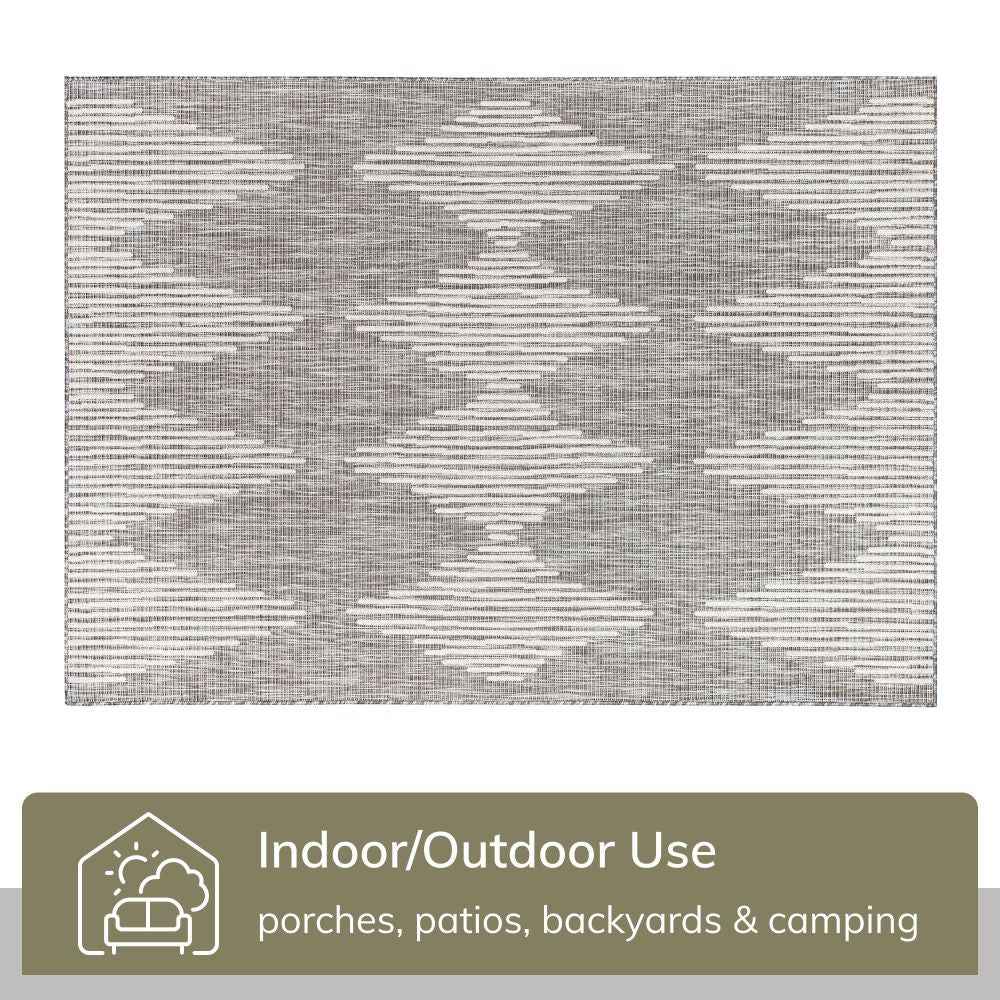 Kai Modern Chevron Pattern Grey 5'3" x 7'3" Flat-Weave Indoor/Outdoor Rug